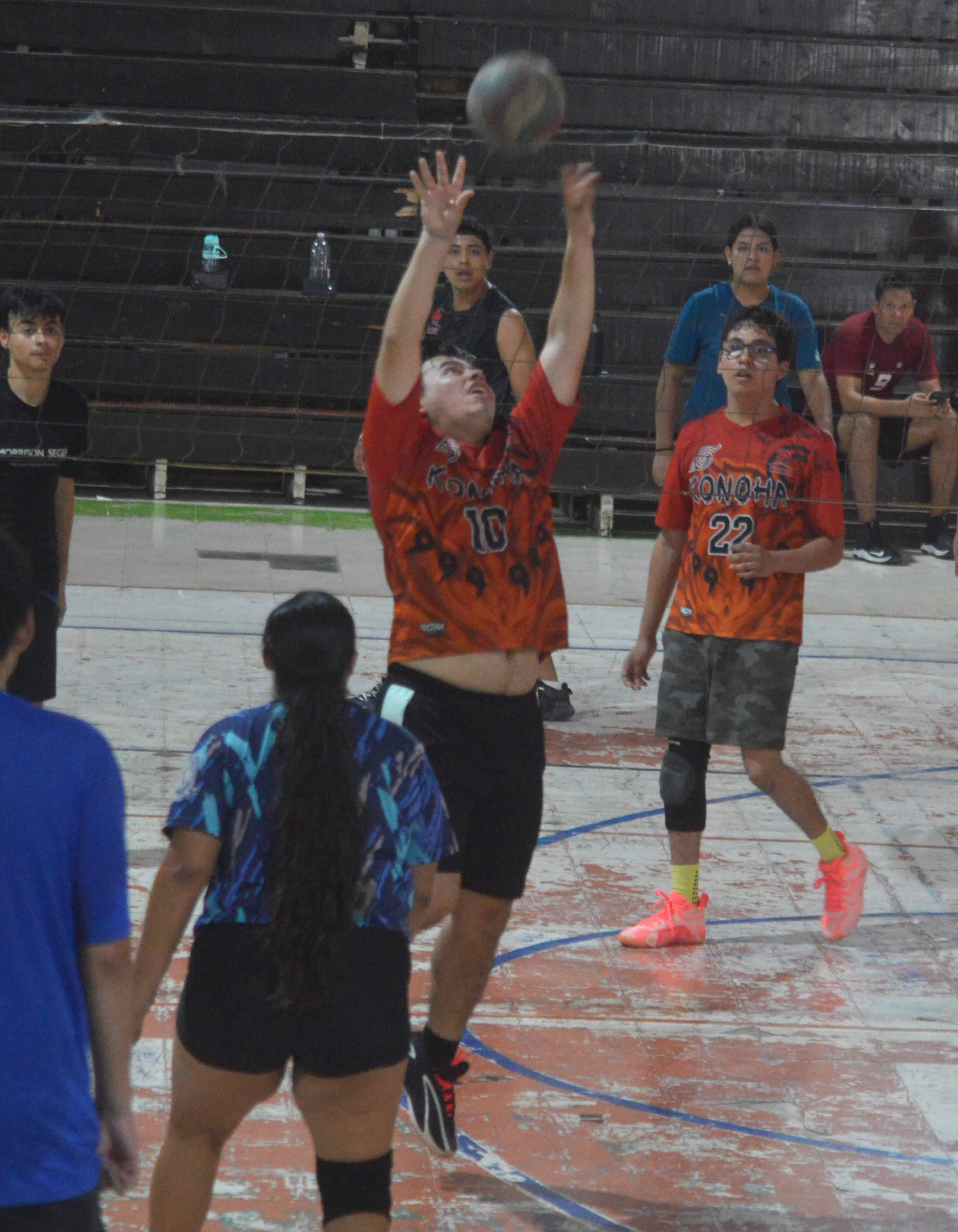 Demons y La Familia triunfan en la Liga de Voleibol Rangelitos