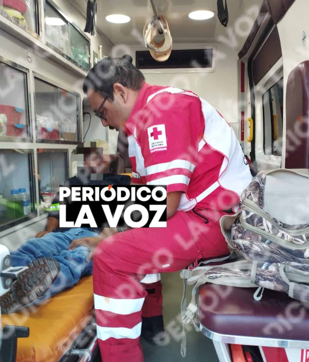 Taxista provoca carambola y lesion&oacute; a motociclista