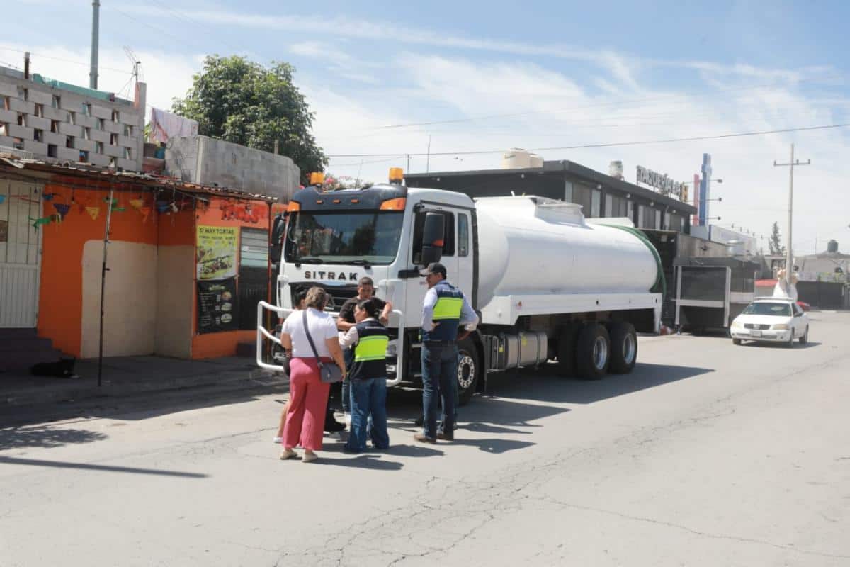 Agua potable en Saltillo: Javier D&iacute;az Gonz&aacute;lez coordina servicio gratuito para familias