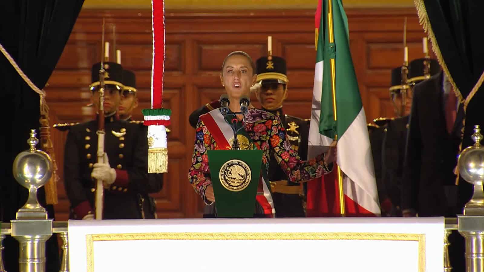 Claudia Sheinbaum lidera el Grito de Independencia en el Z&oacute;calo