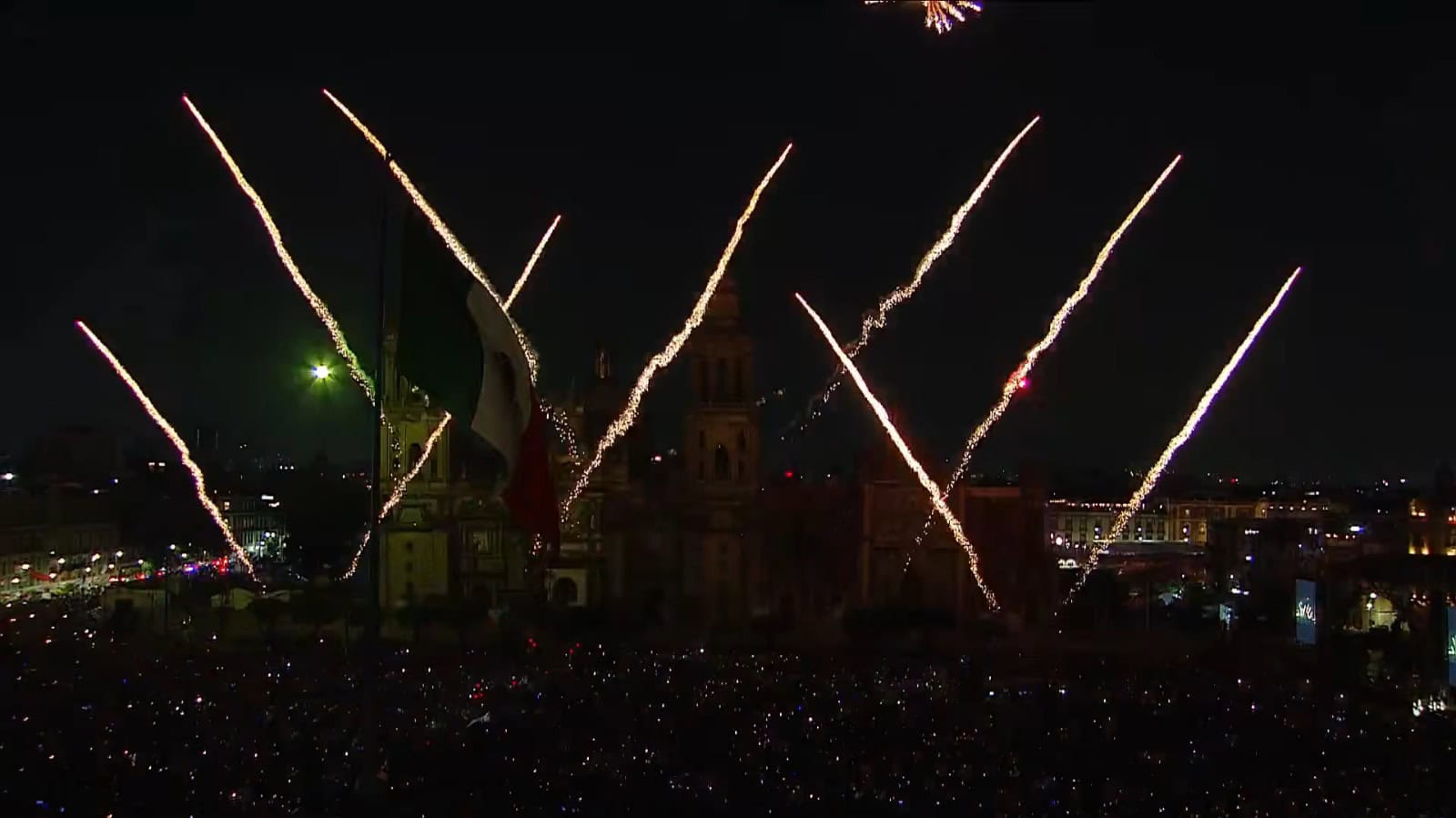 Claudia Sheinbaum lidera el Grito de Independencia en el Z&oacute;calo
