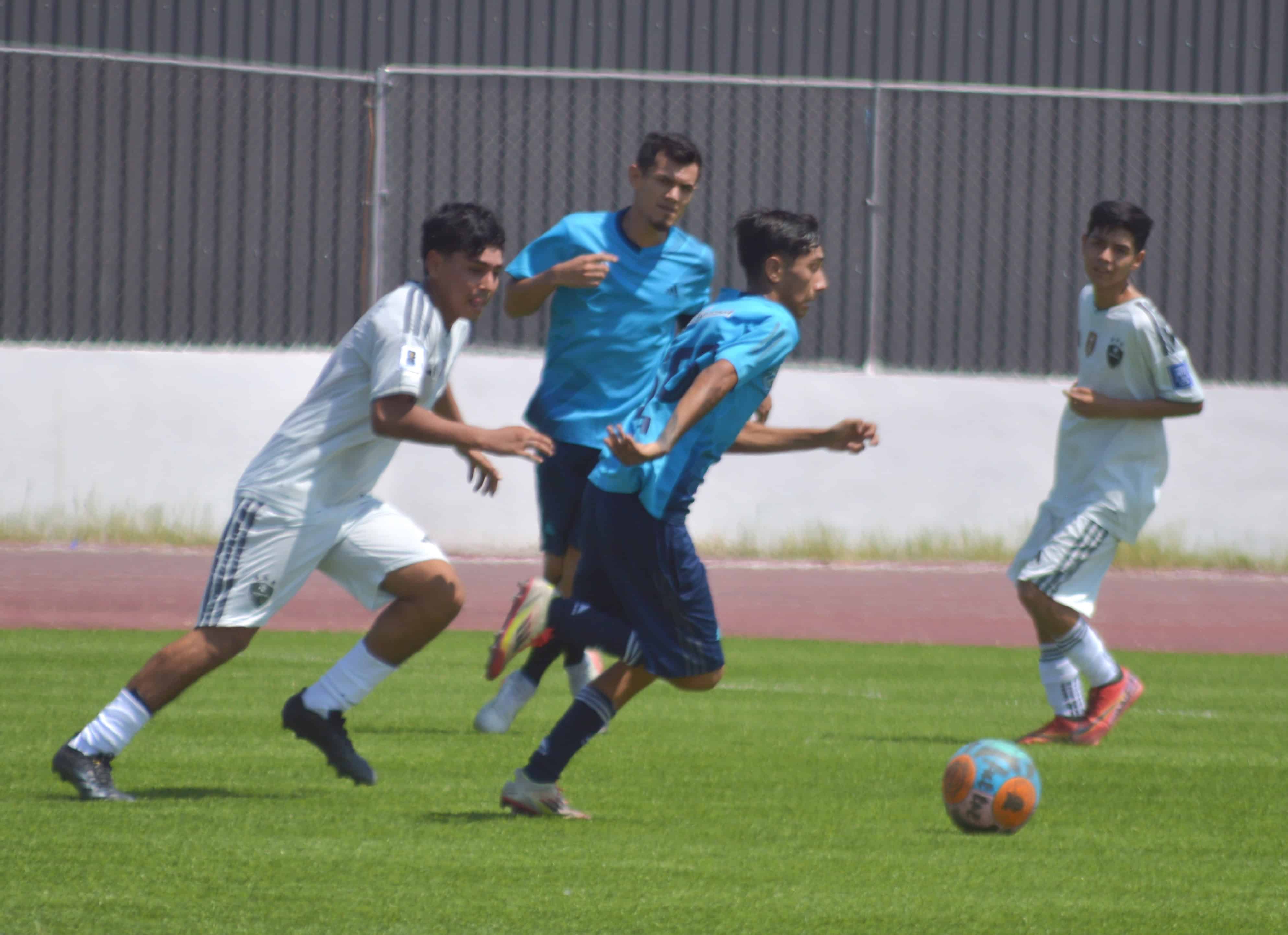 Colonia Obrera y Cuervos se enfrentan en semifinal del Torneo de F&uacute;tbol en Monclova