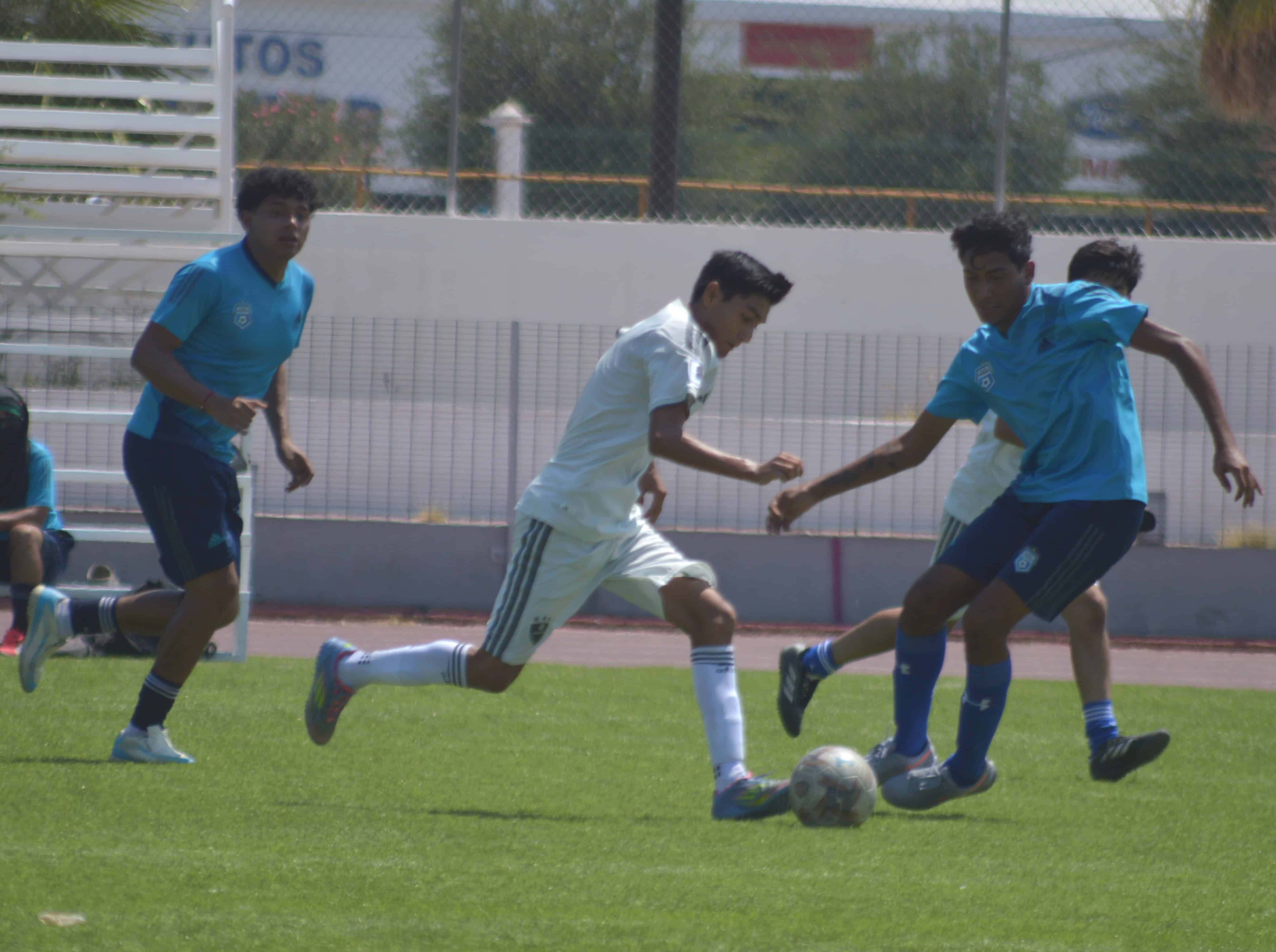 Colonia Obrera y Cuervos se enfrentan en semifinal del Torneo de F&uacute;tbol en Monclova