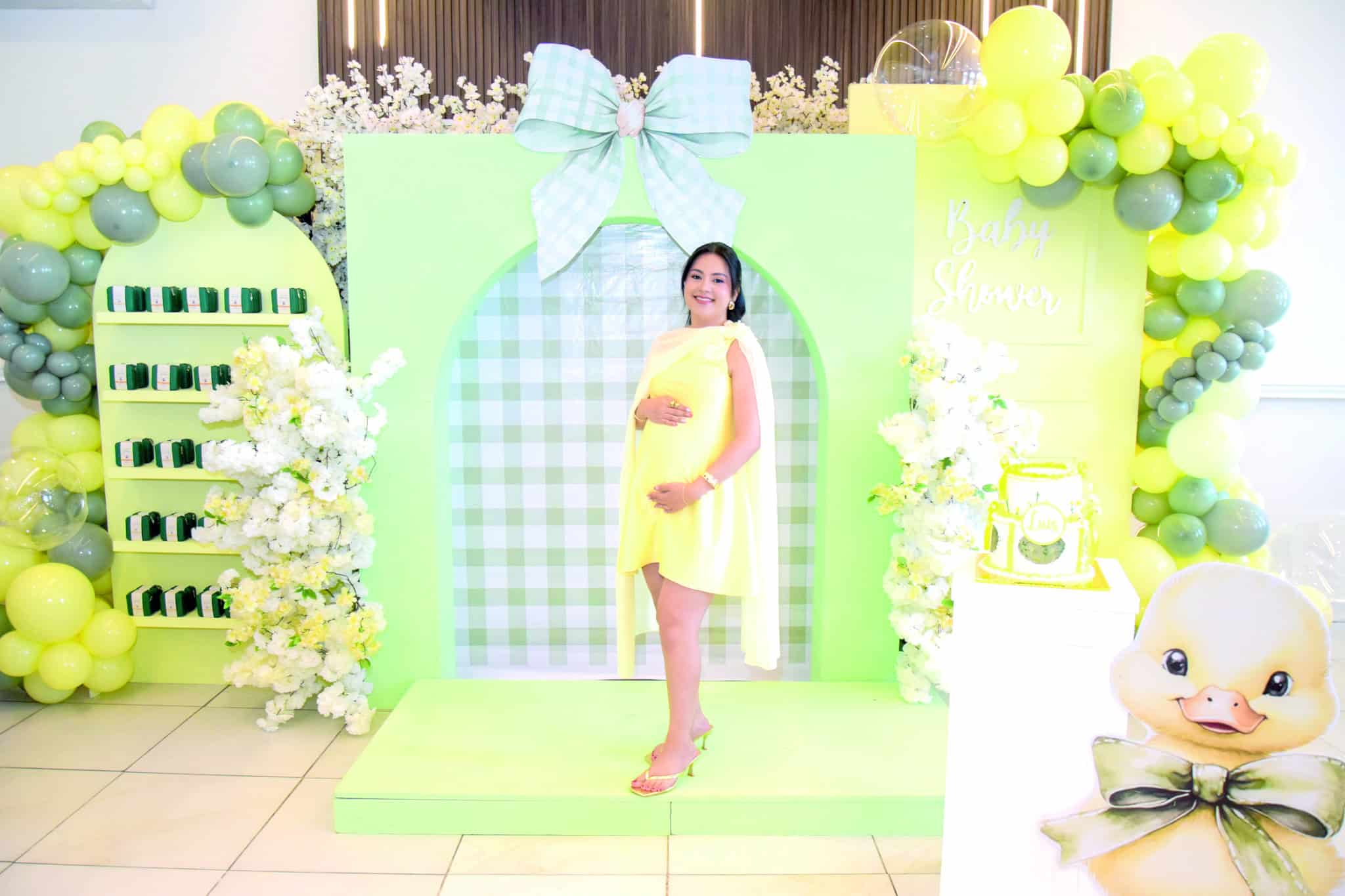 La futura mam&aacute; Sonia Guajardo disfruta de un emotivo baby shower