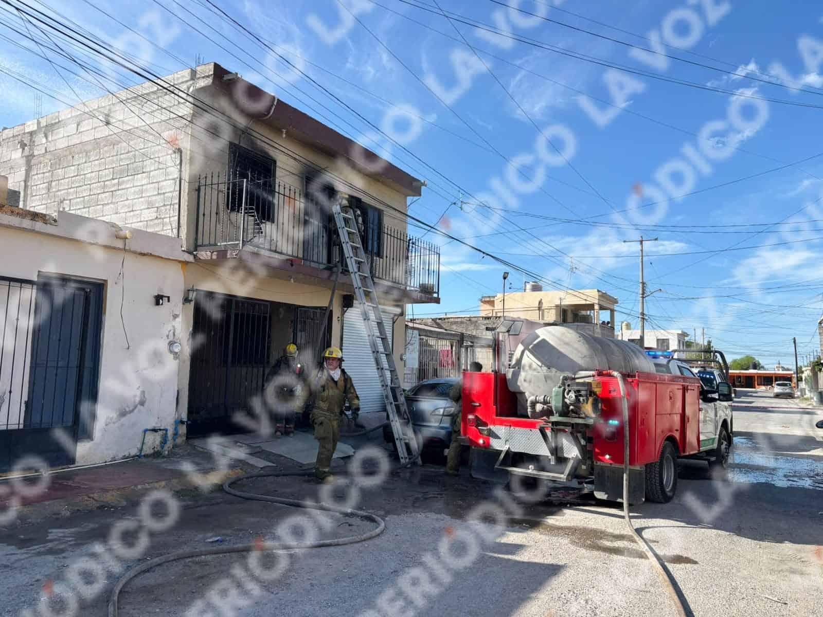 Cargador provoca incendio y causa da&ntilde;os en vivienda