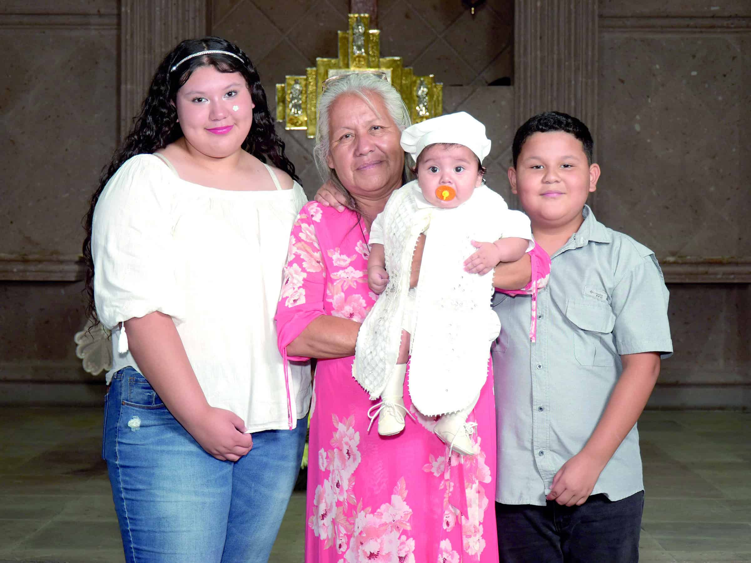 Emotivo bautismo de Antonio Yadiel de la Cruz en La Salle
