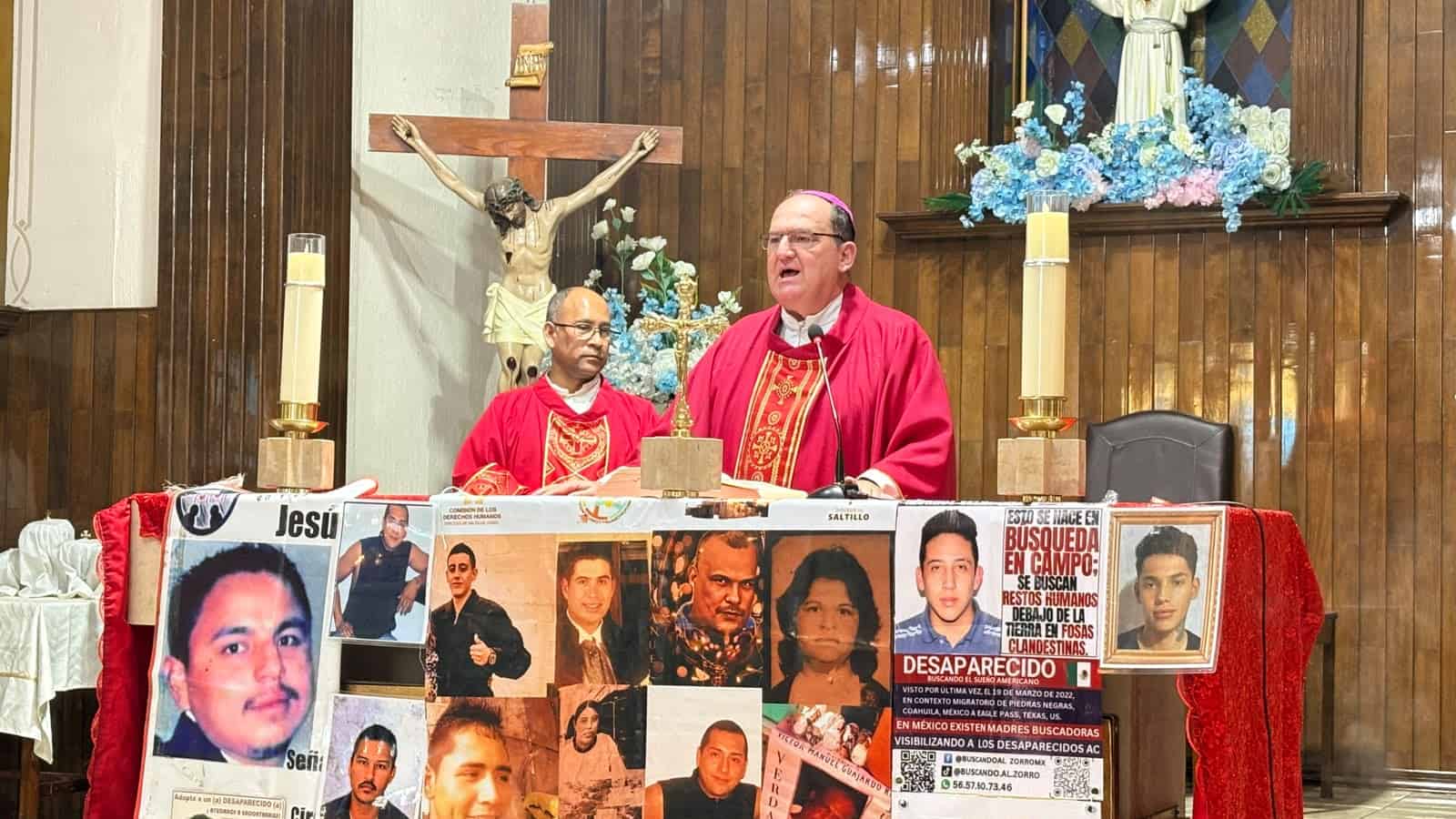 Misa en Frontera: Hilario Gonz&aacute;lez brinda apoyo a familias de desaparecidos