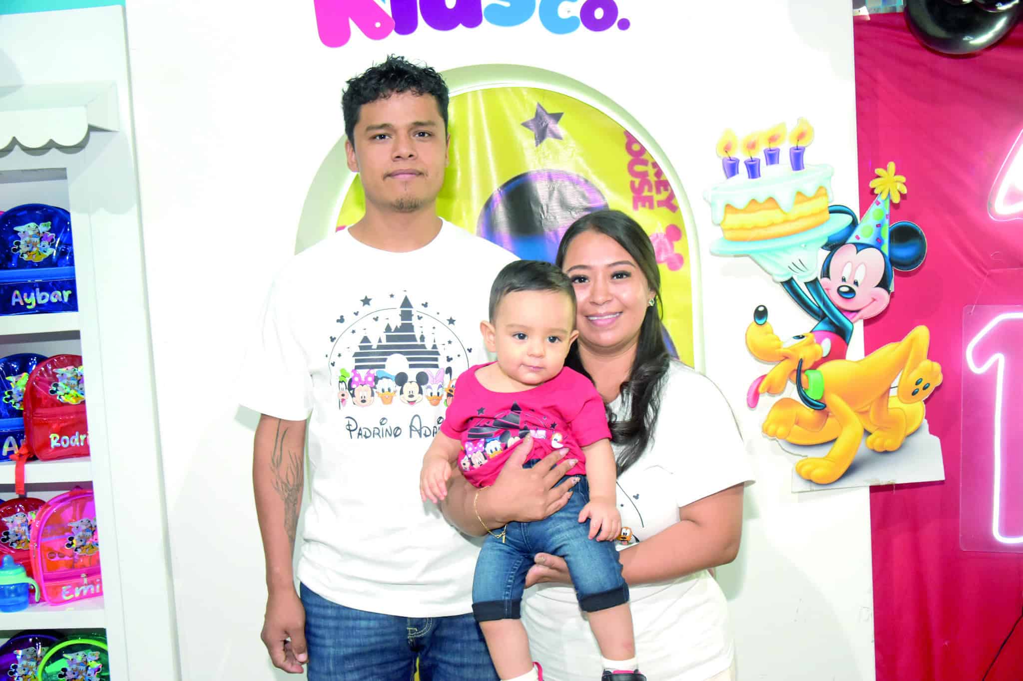 Leonel Mu&ntilde;oz Rodr&iacute;guez celebra su primer a&ntilde;o y bautismo