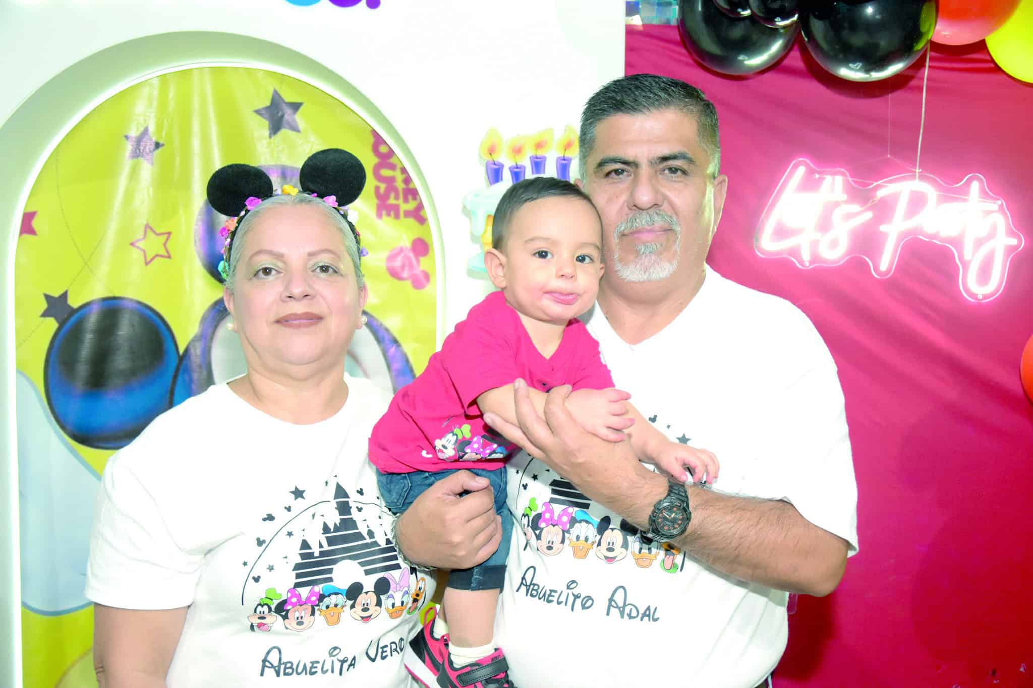 Leonel Mu&ntilde;oz Rodr&iacute;guez celebra su primer a&ntilde;o y bautismo