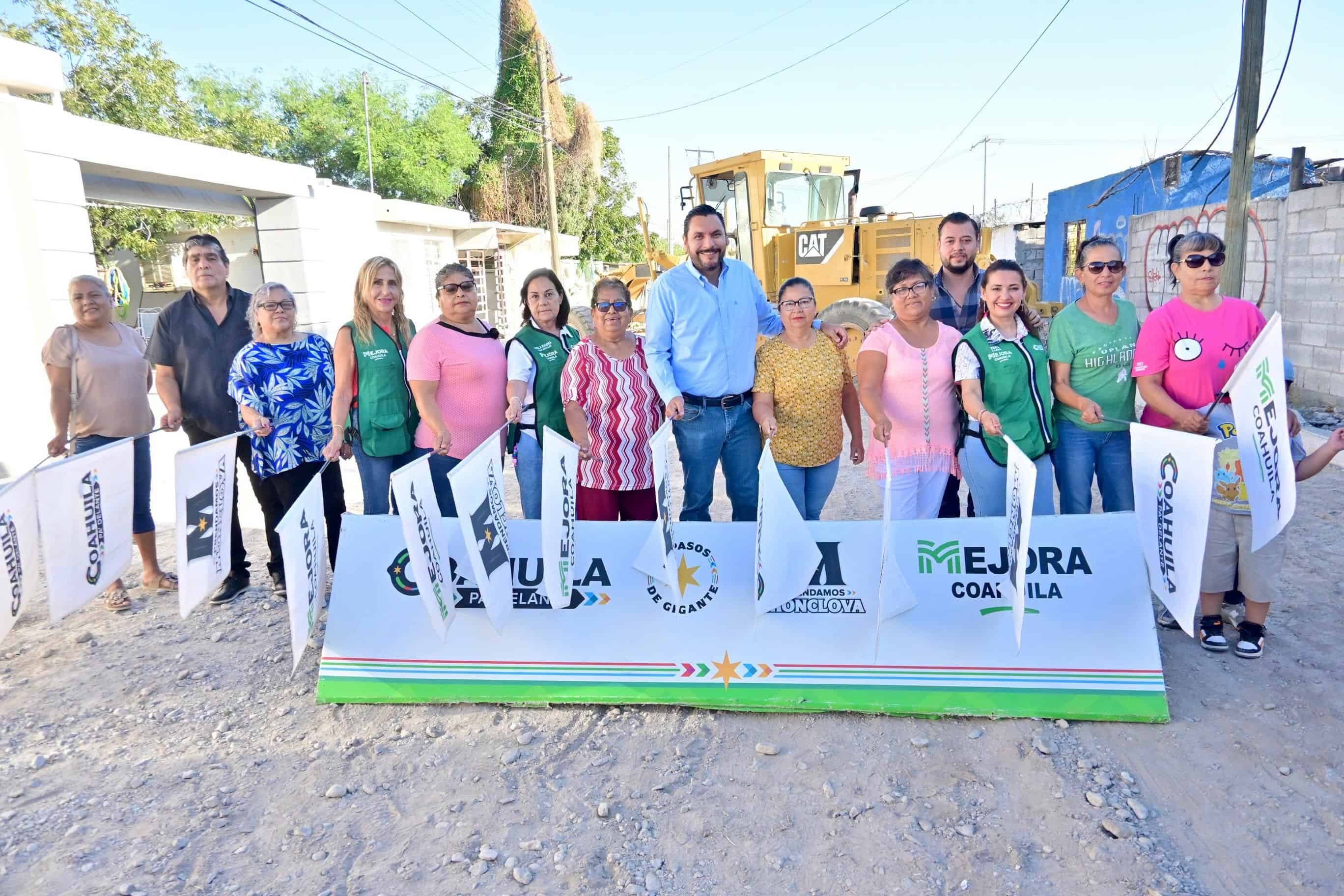 Carlos Villarreal Pérez arranca pavimentación de calle 10 en Monclova Carlos Villarreal Pérez arranca pavimentación de calle 10 en Monclova