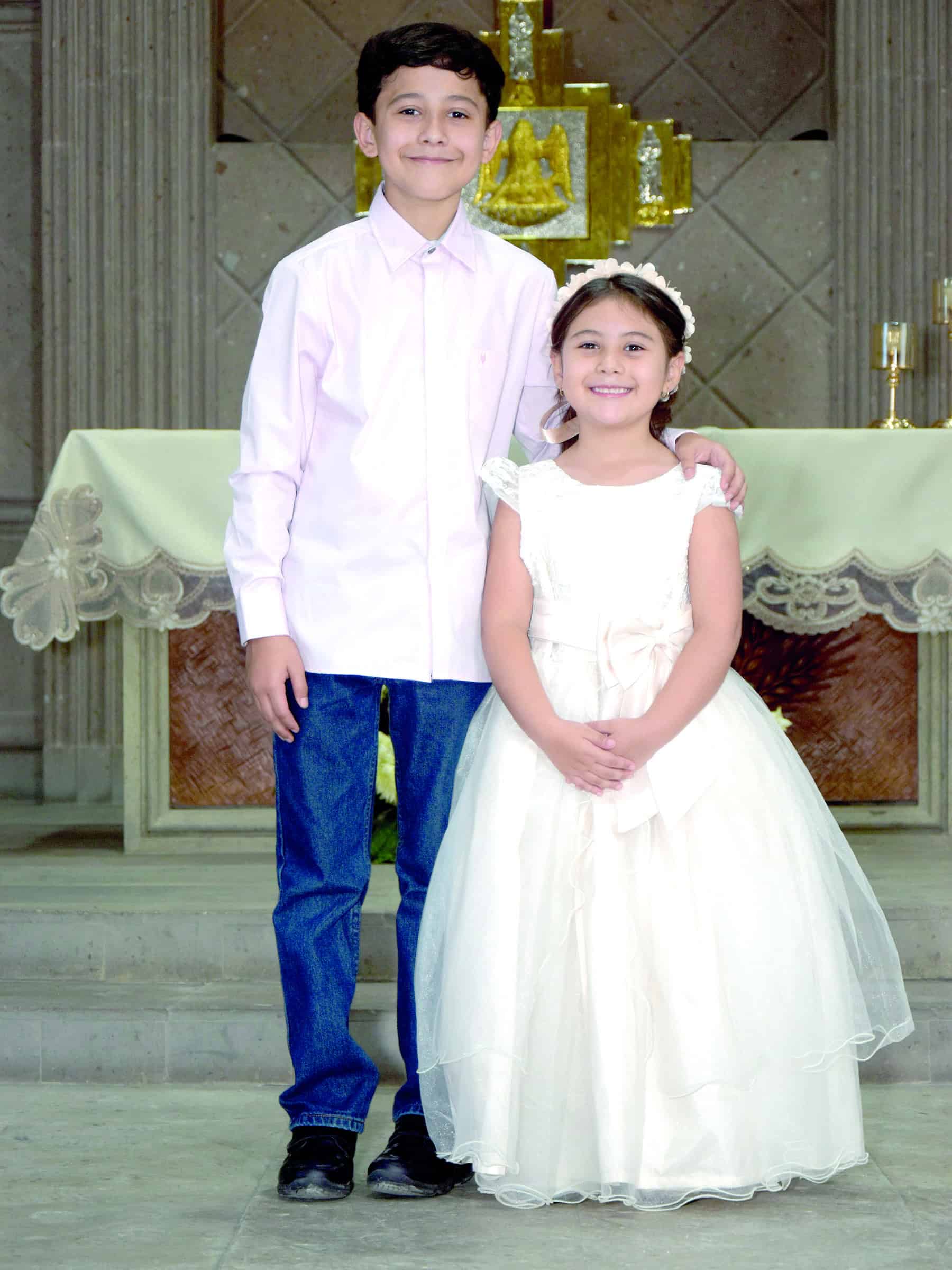 Familia de Melanie Zapata celebra su bautismo en la parroquia San Juan Bautista