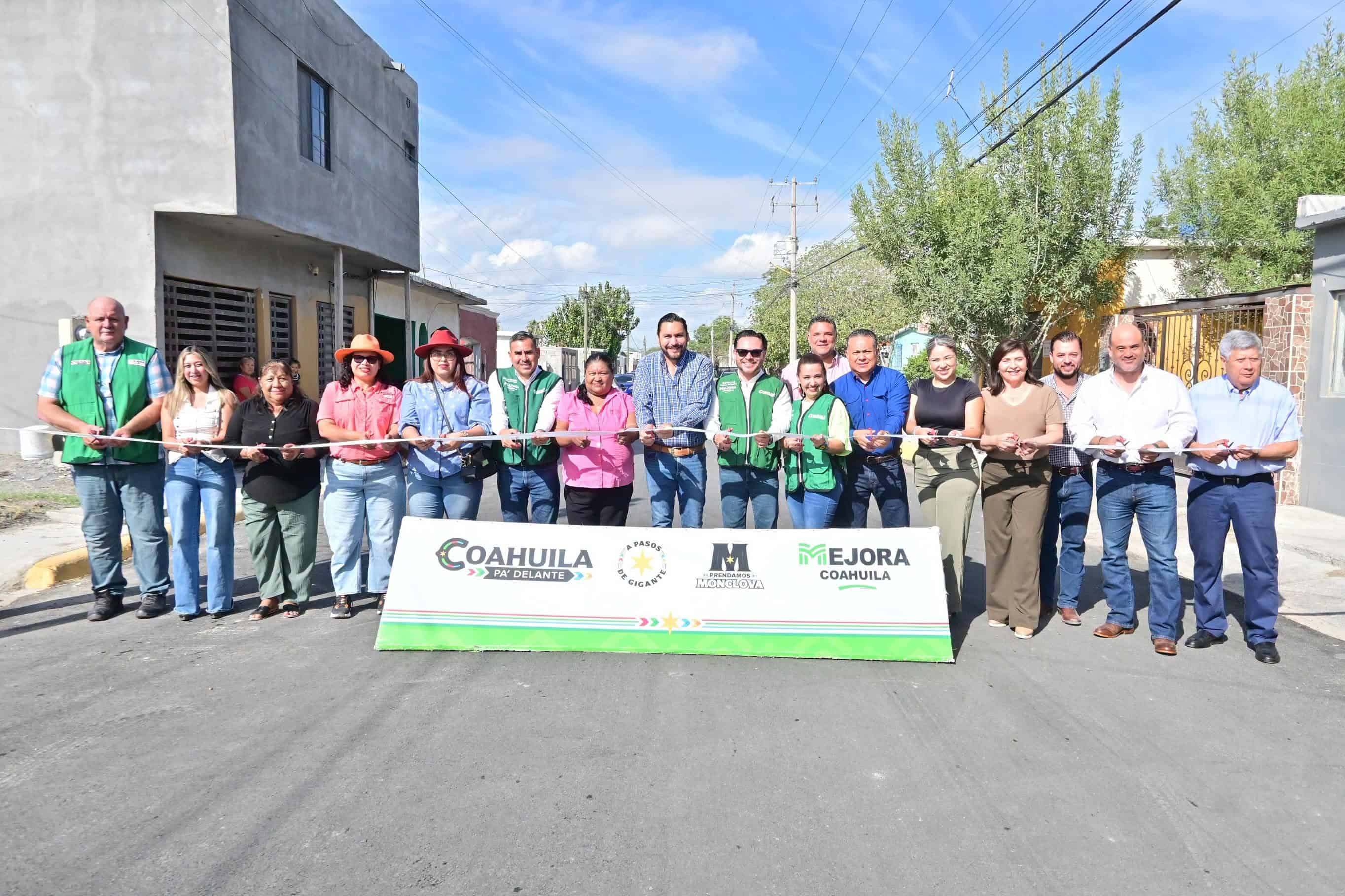 Carlos Villarreal Pérez entrega recarpeteo en Valle de San Miguel Carlos Villarreal Pérez entrega recarpeteo en Valle de San Miguel
