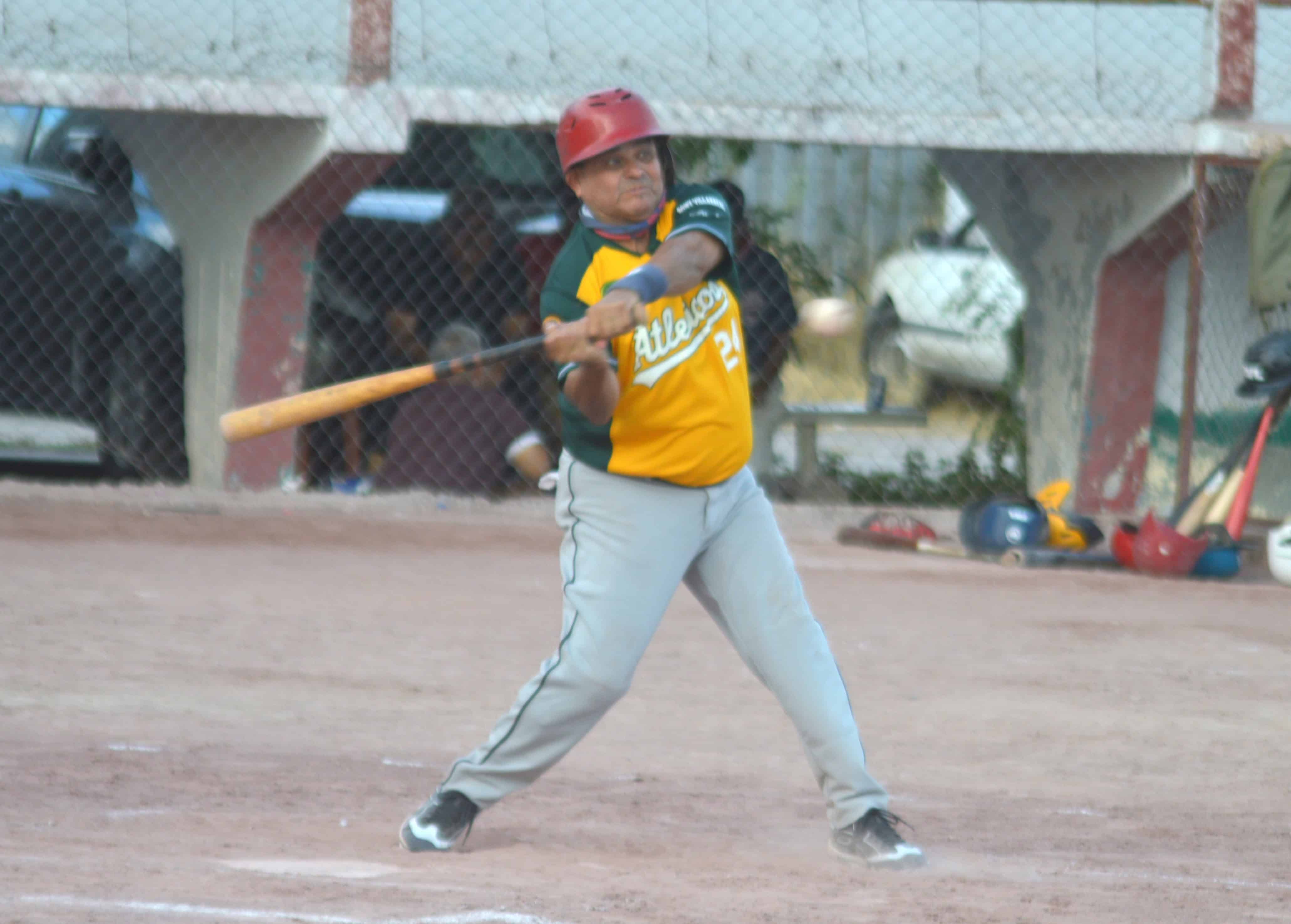 Atl&eacute;ticos inician con victoria: 10-1 sobre Potros en Monclova