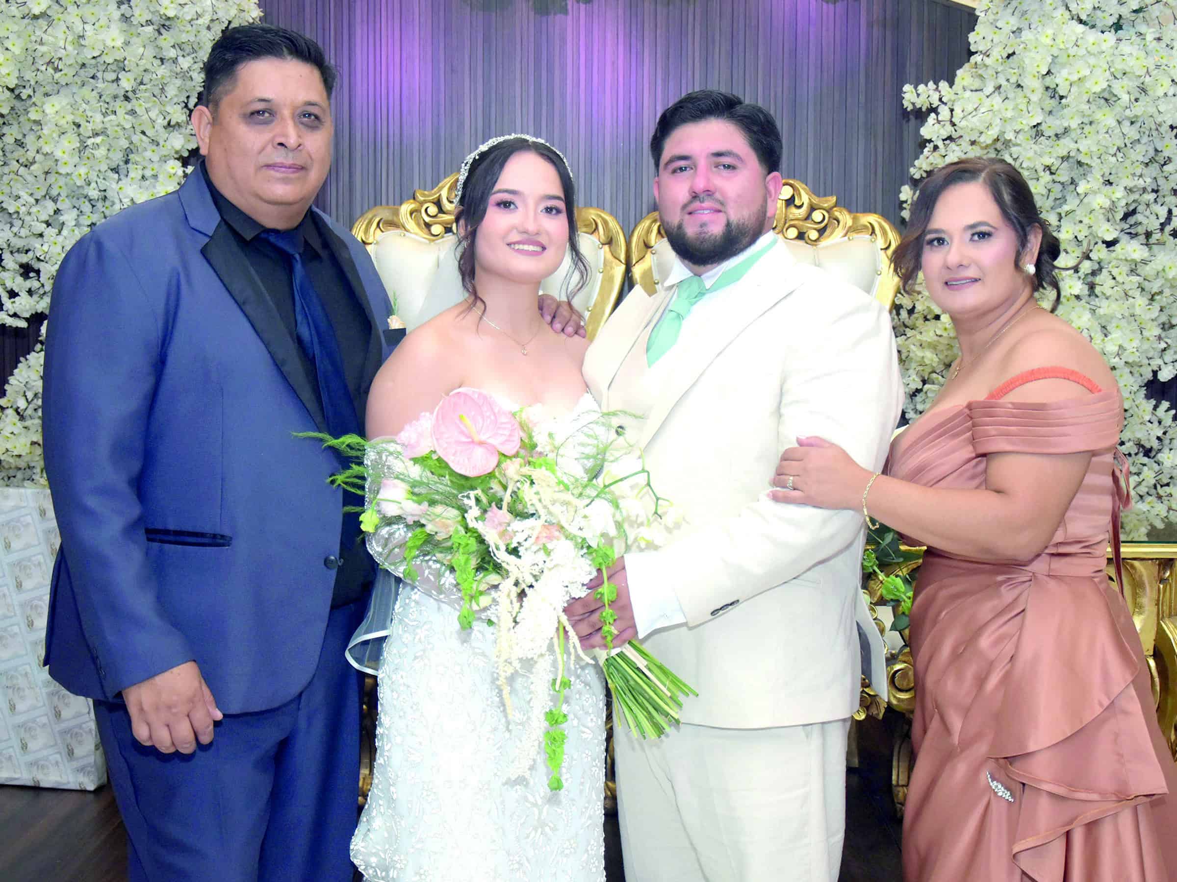 Fabiola Carrazco y Pedro Garc&iacute;a se casan rodeados de familiares