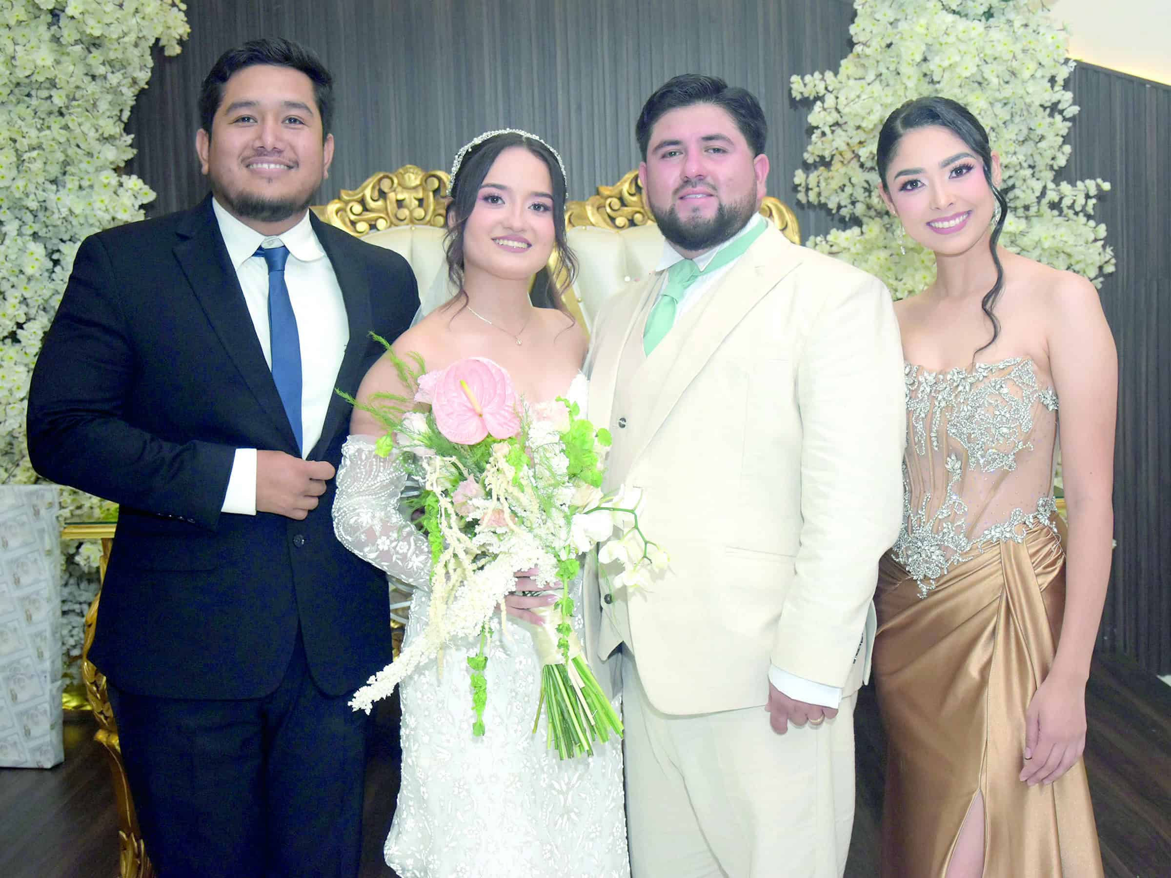 Fabiola Carrazco y Pedro Garc&iacute;a se casan rodeados de familiares
