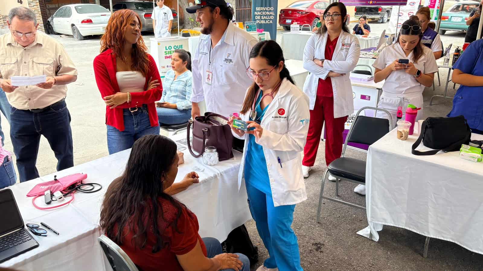Atenci&oacute;n m&eacute;dica y servicios veterinarios gratuitos llegan a vecinos de Frontera