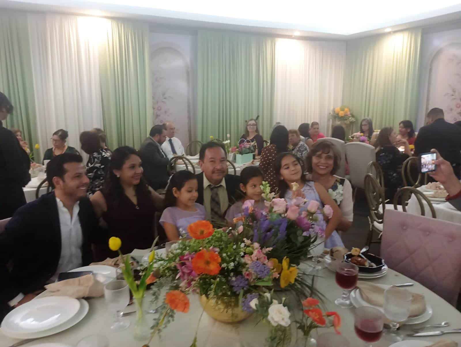 Docente Elsa Garza Morales celebra su jubilaci&oacute;n en Saltillo