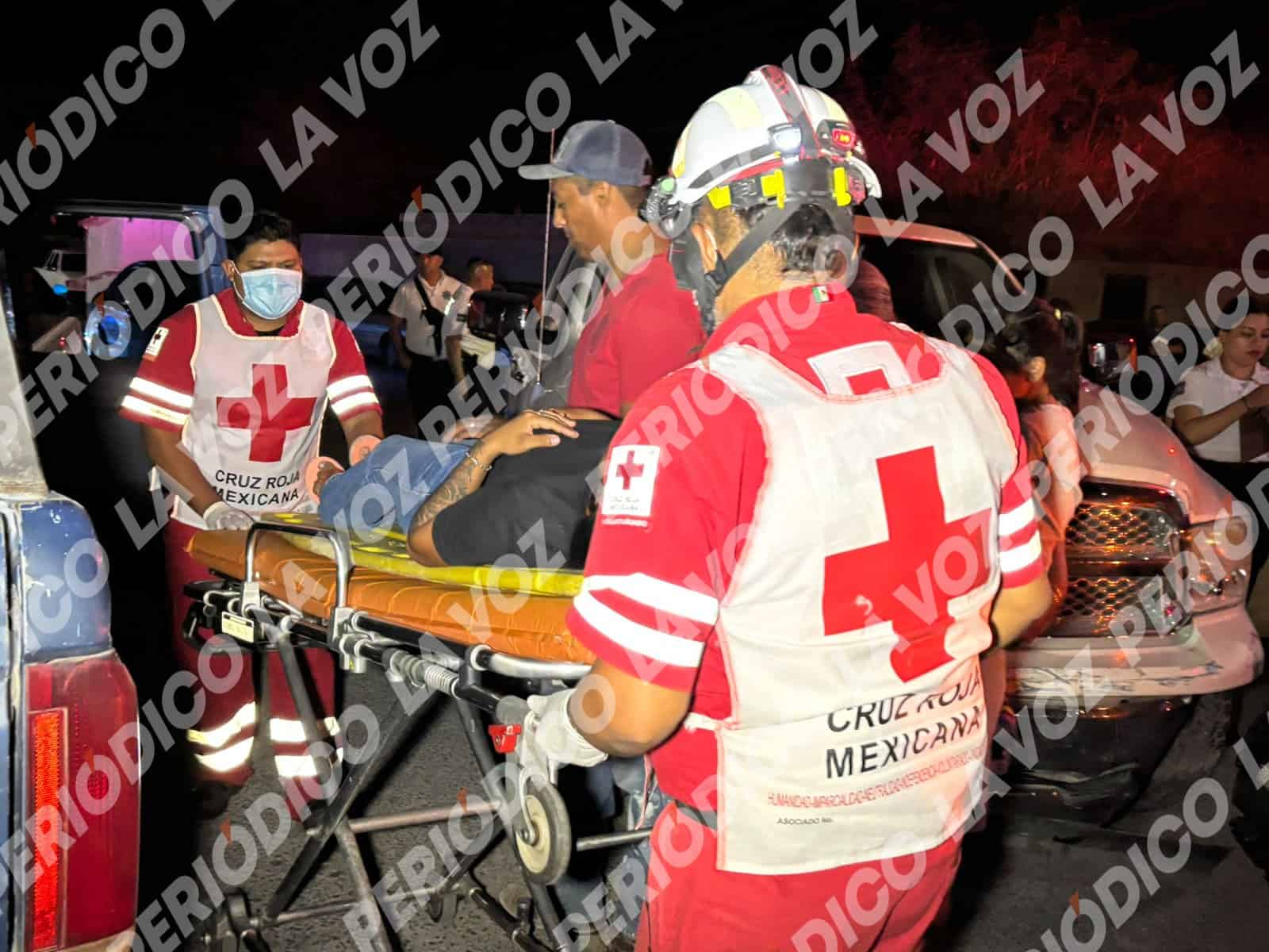 Mujer provoca accidente en Monclova con su Dodge RAM