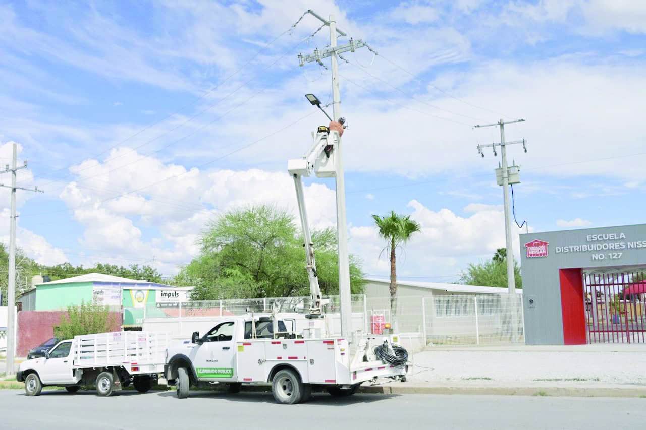 Carlos Villarreal mejora servicios p&uacute;blicos en Monclova: bacheo y limpieza