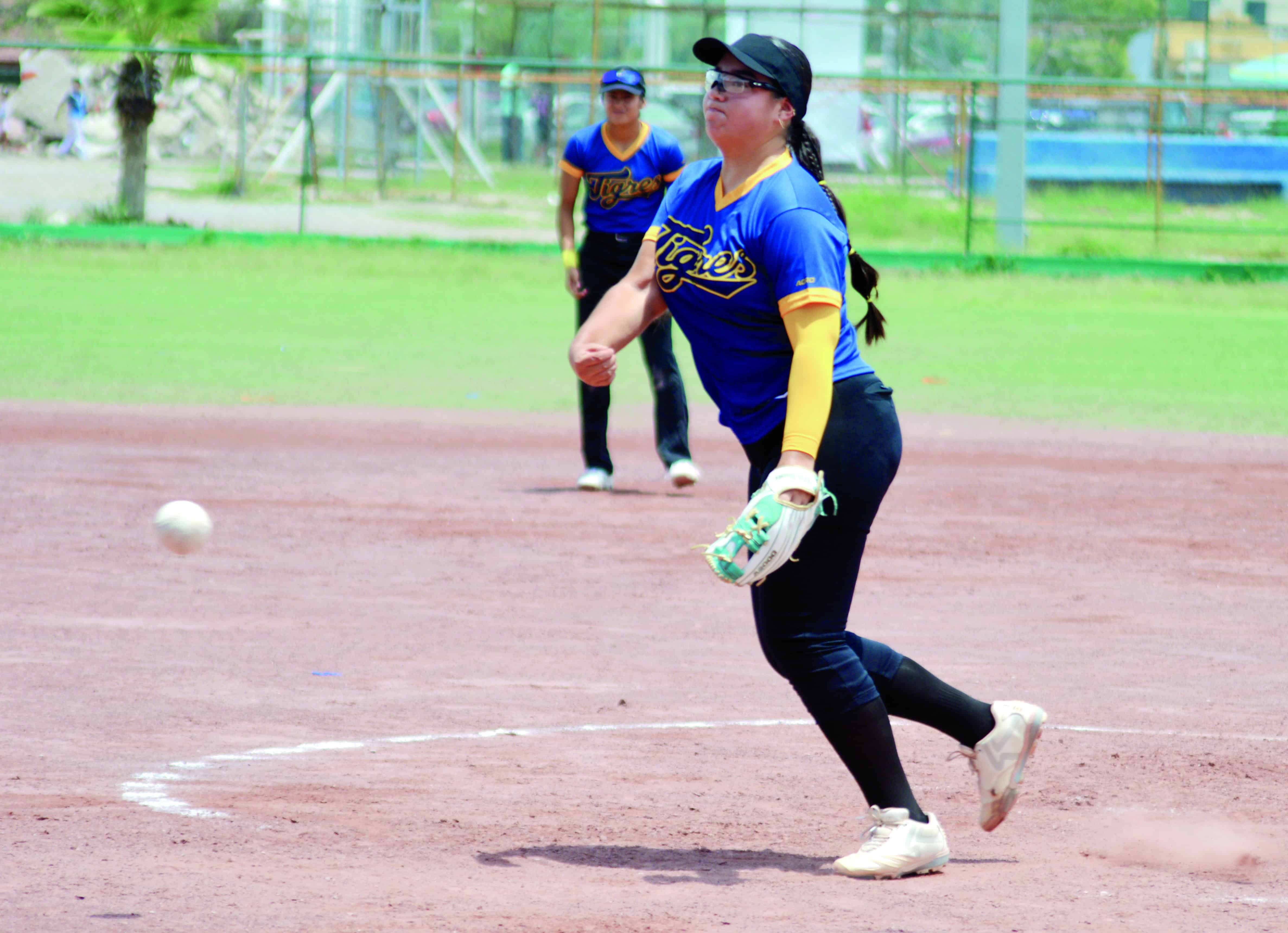 Tigres arrasan a Gacelas: victoria contundente en softbol