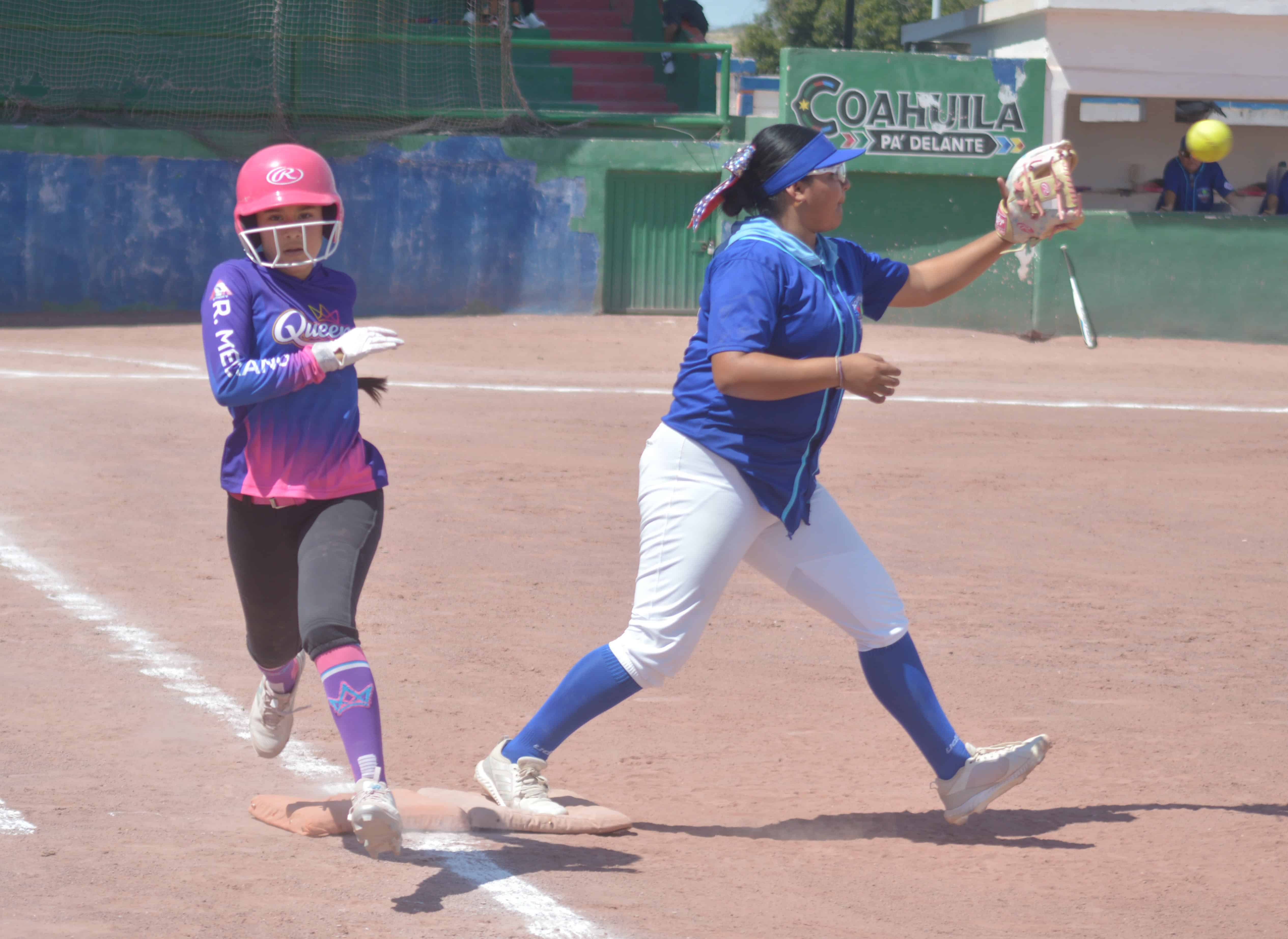 Academia Bravos se impone a Queens B en softbol municipal
