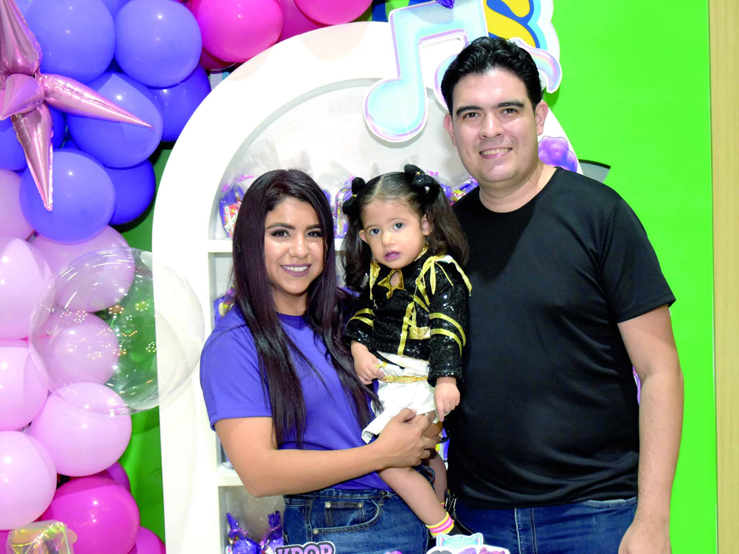Mabel Cavazos celebra su segundo cumplea&ntilde;os rodeada de amor familiar