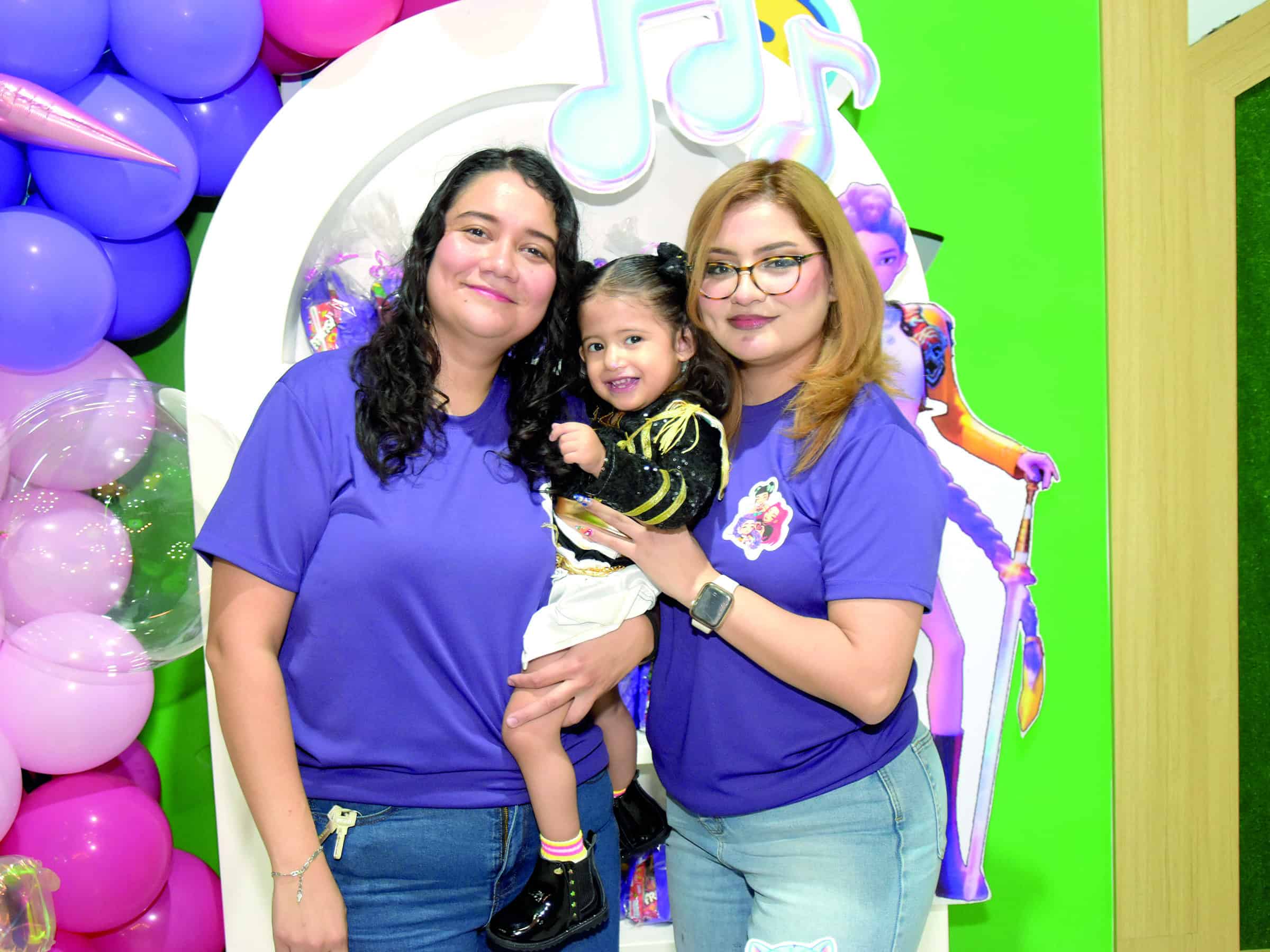 Mabel Cavazos celebra su segundo cumplea&ntilde;os rodeada de amor familiar