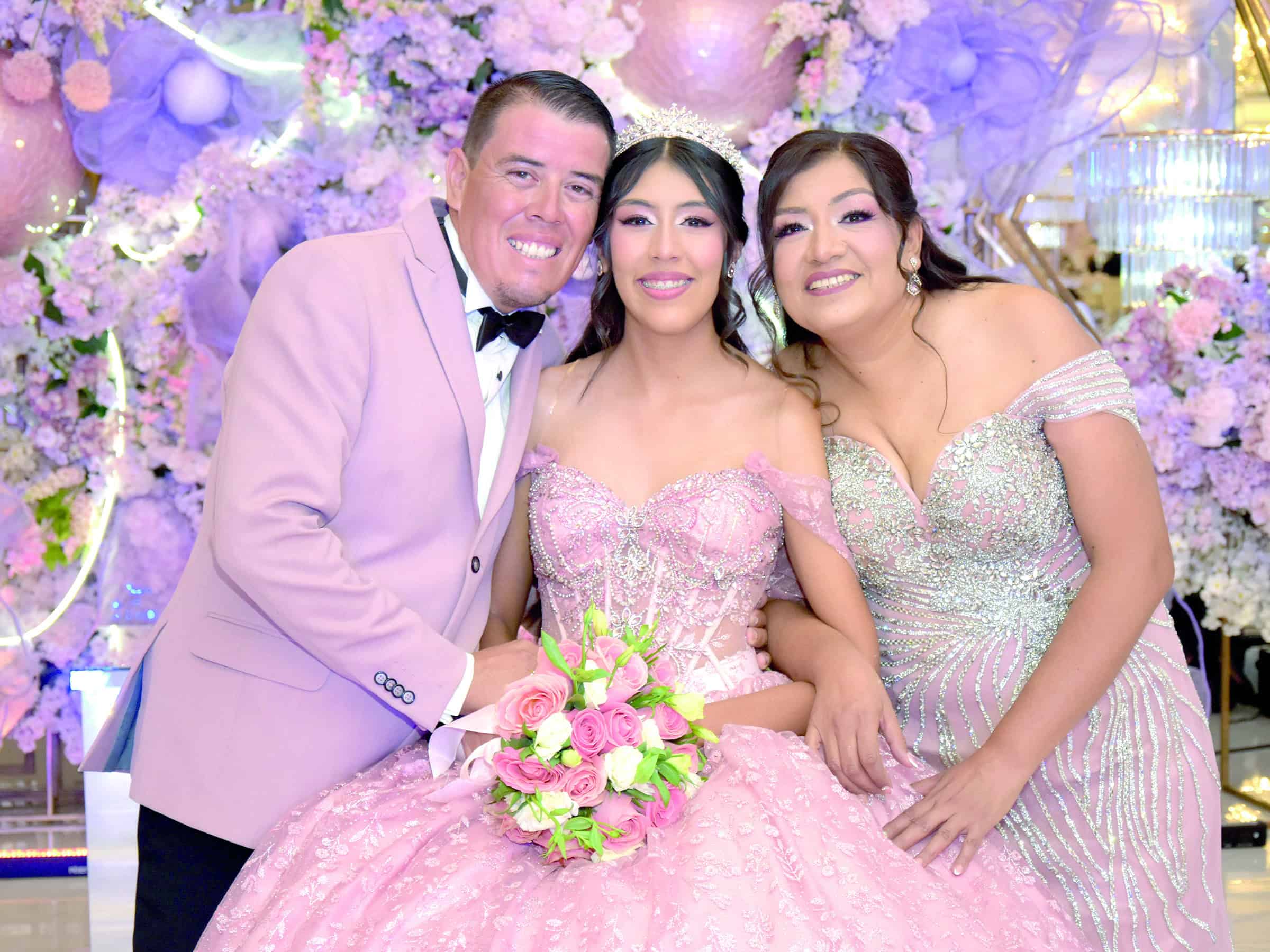 Ivanna Zuley celebra sus XV a&ntilde;os con misa especial