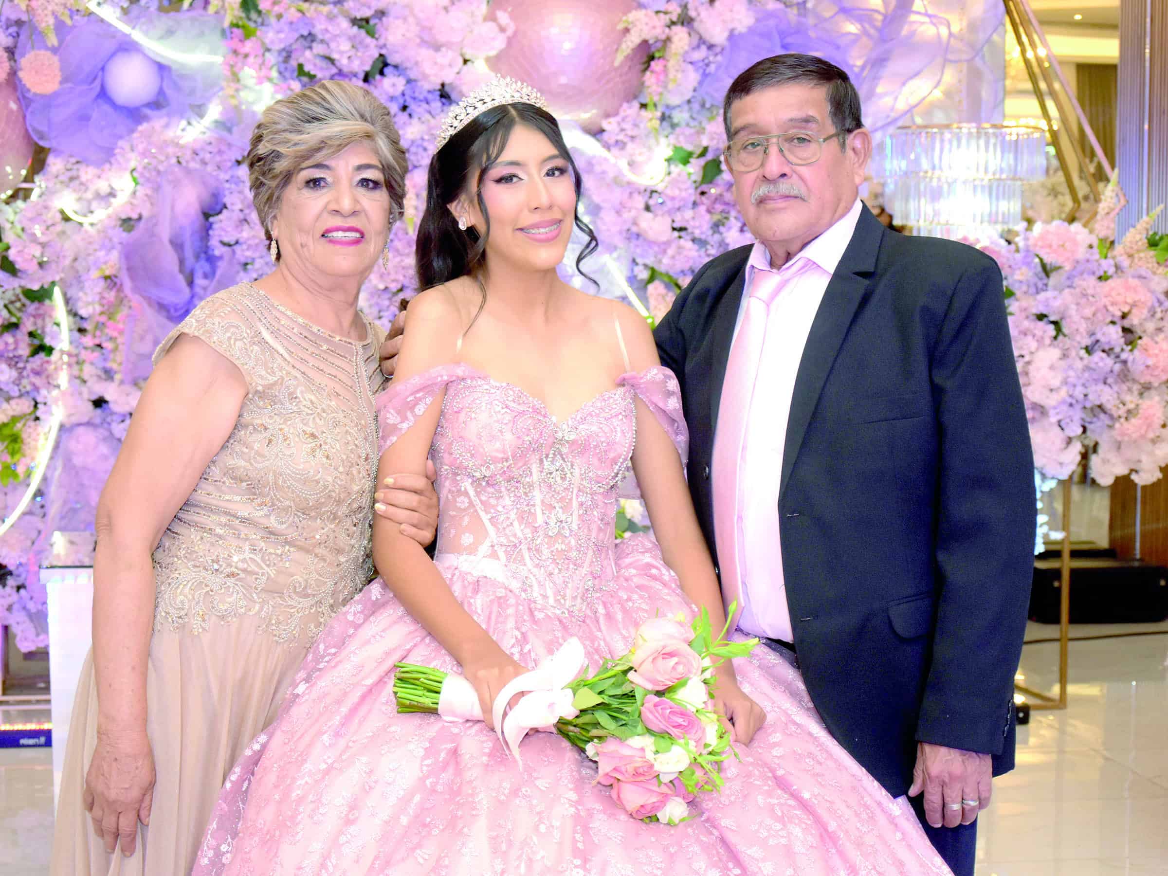 Ivanna Zuley celebra sus XV a&ntilde;os con misa especial