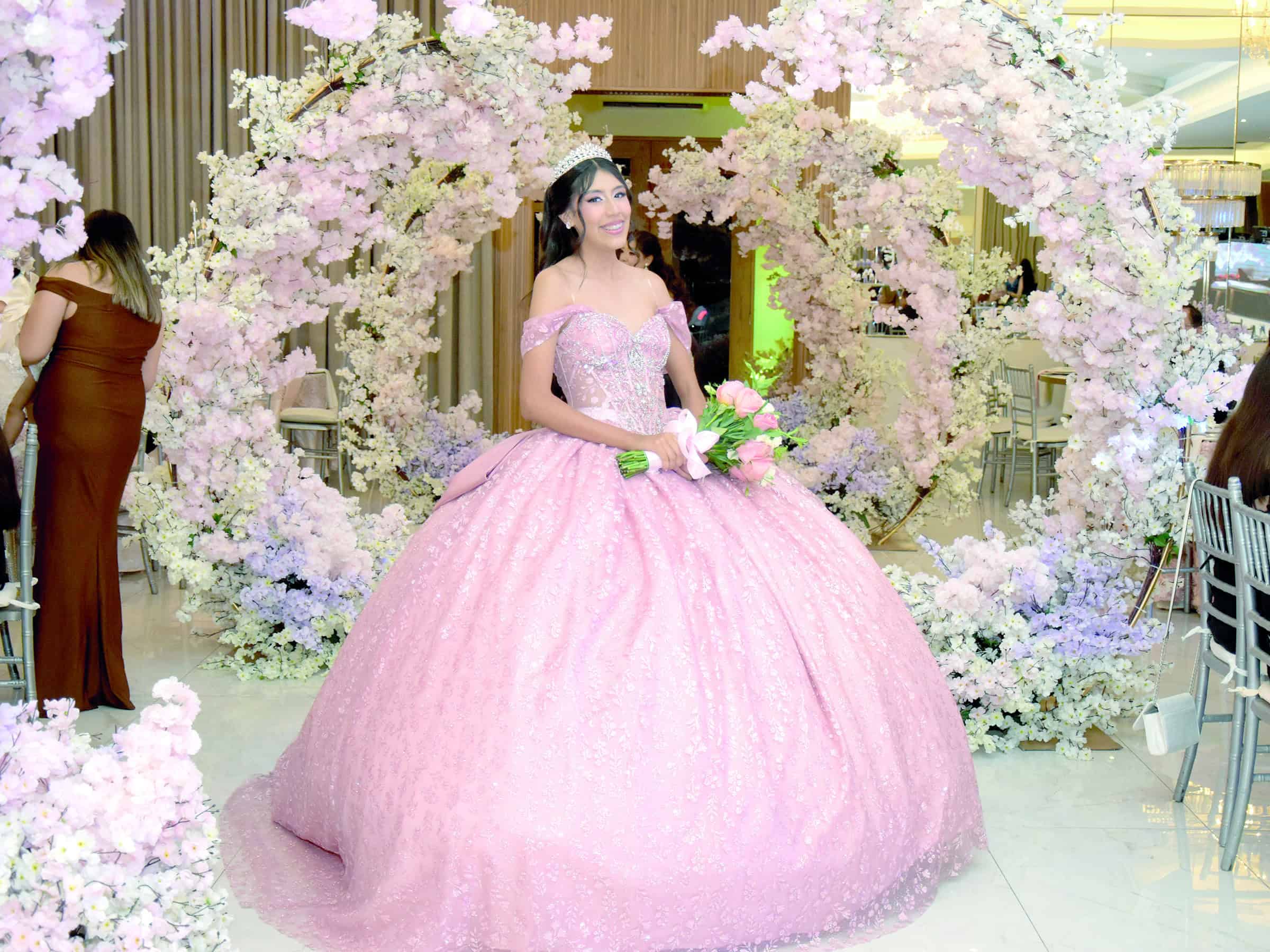 Ivanna Zuley celebra sus XV a&ntilde;os con misa especial