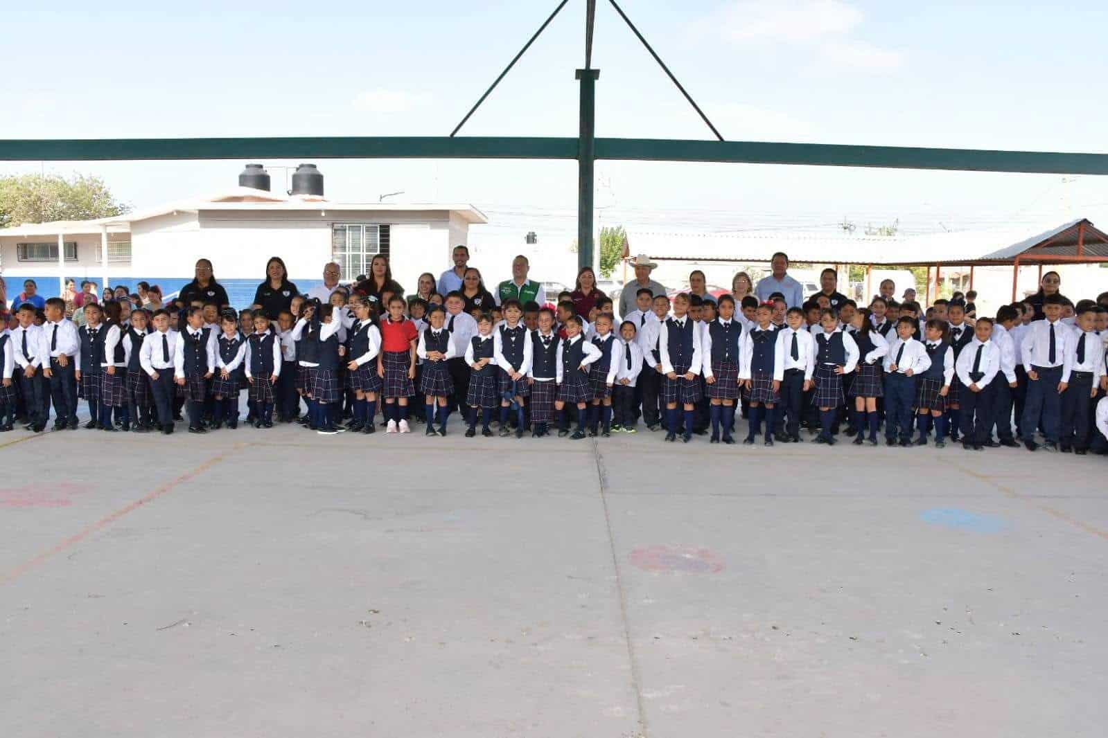 Entregan nueva aula en la escuela Francisco I. Madero de Nava
