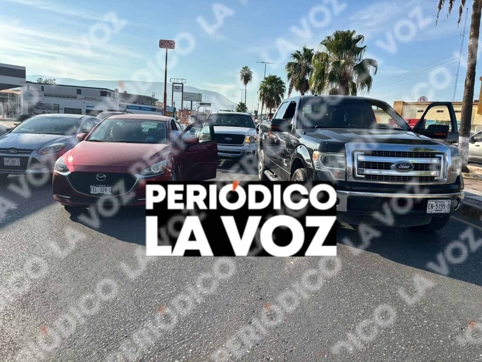 Da volantazo para evitar choque y provoca carambola en el Pape