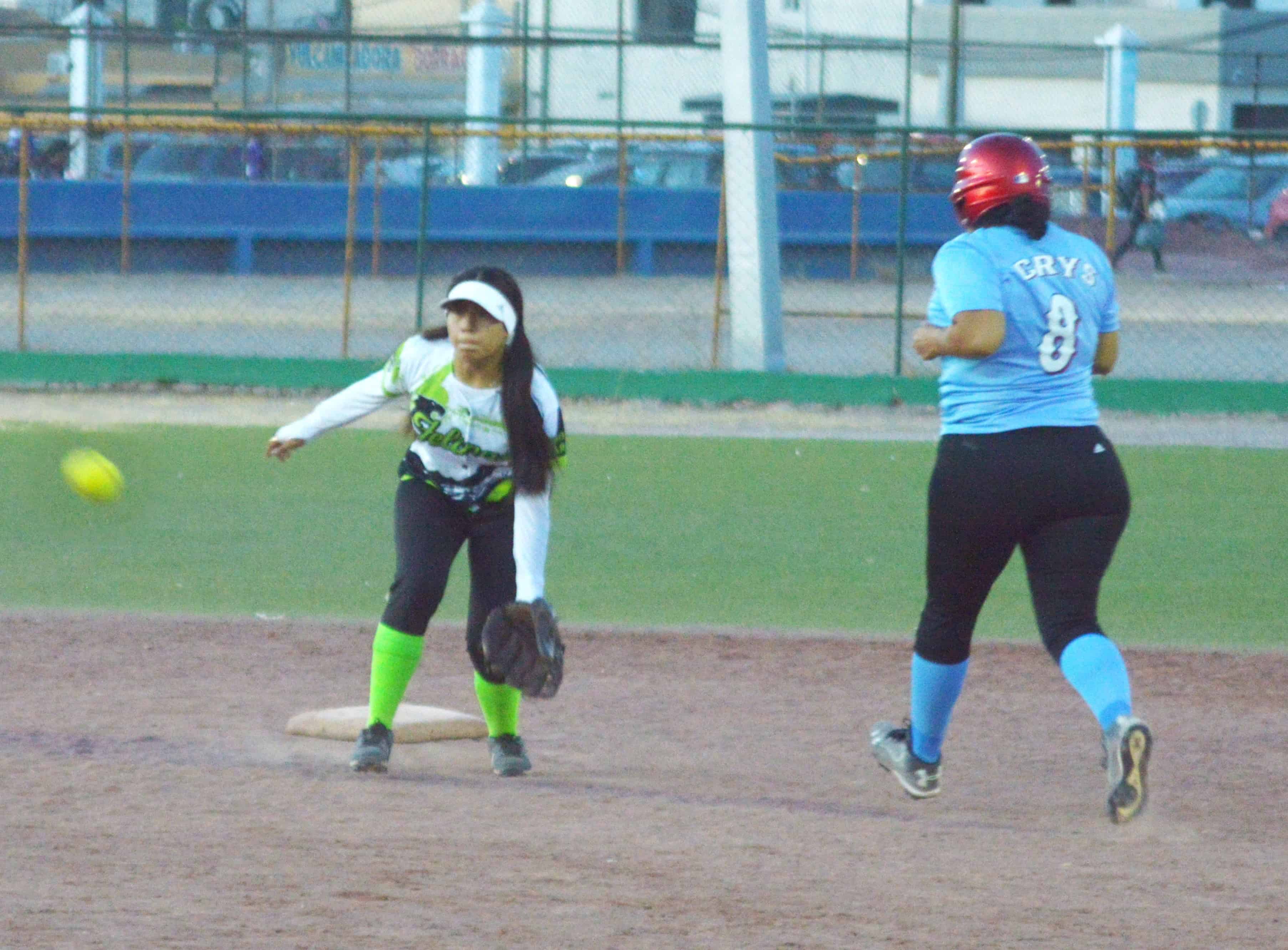 Rangers vence a Felinas: emocionante partido de softbol en Monclova