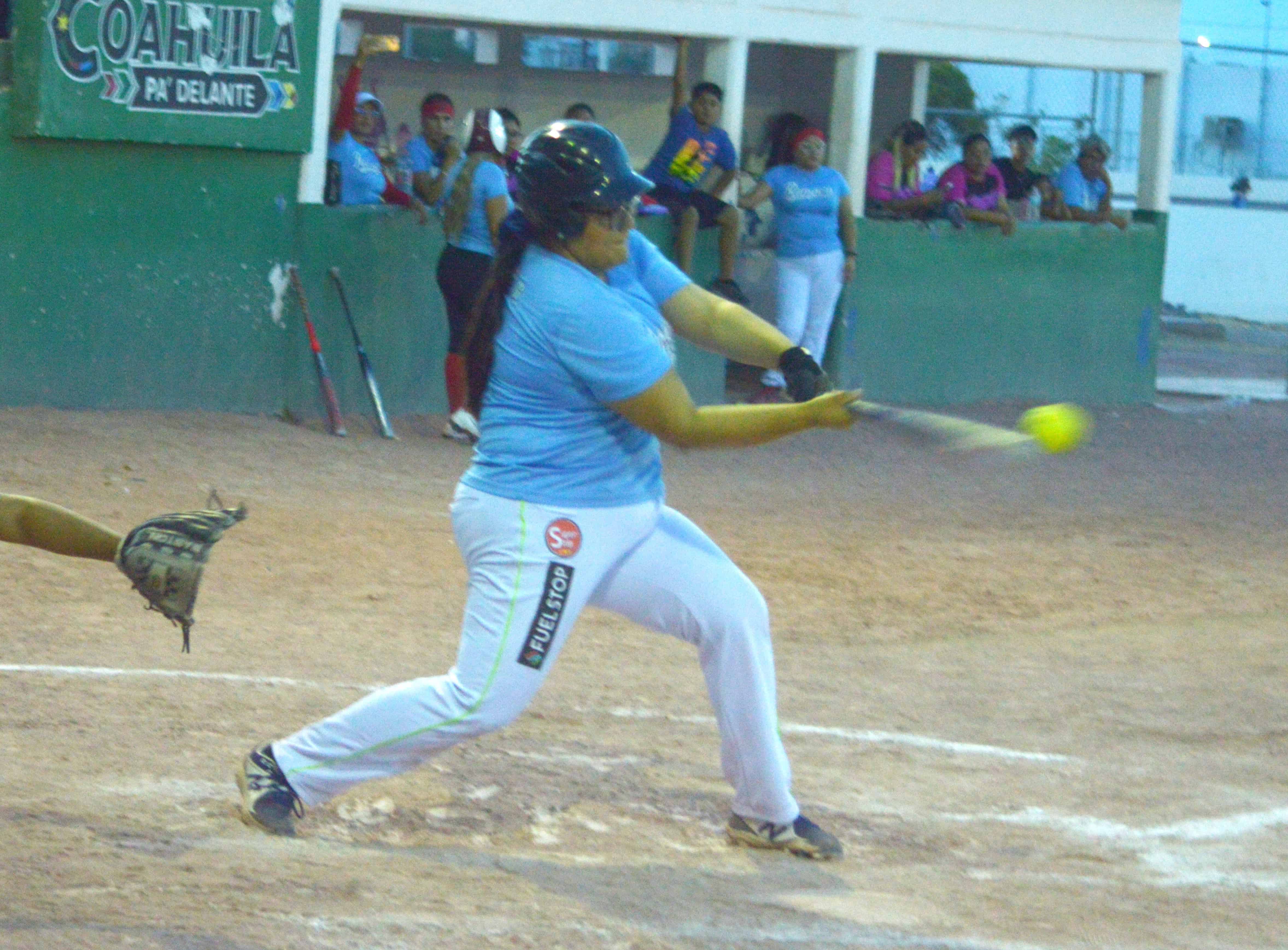 Rangers vence a Felinas: emocionante partido de softbol en Monclova