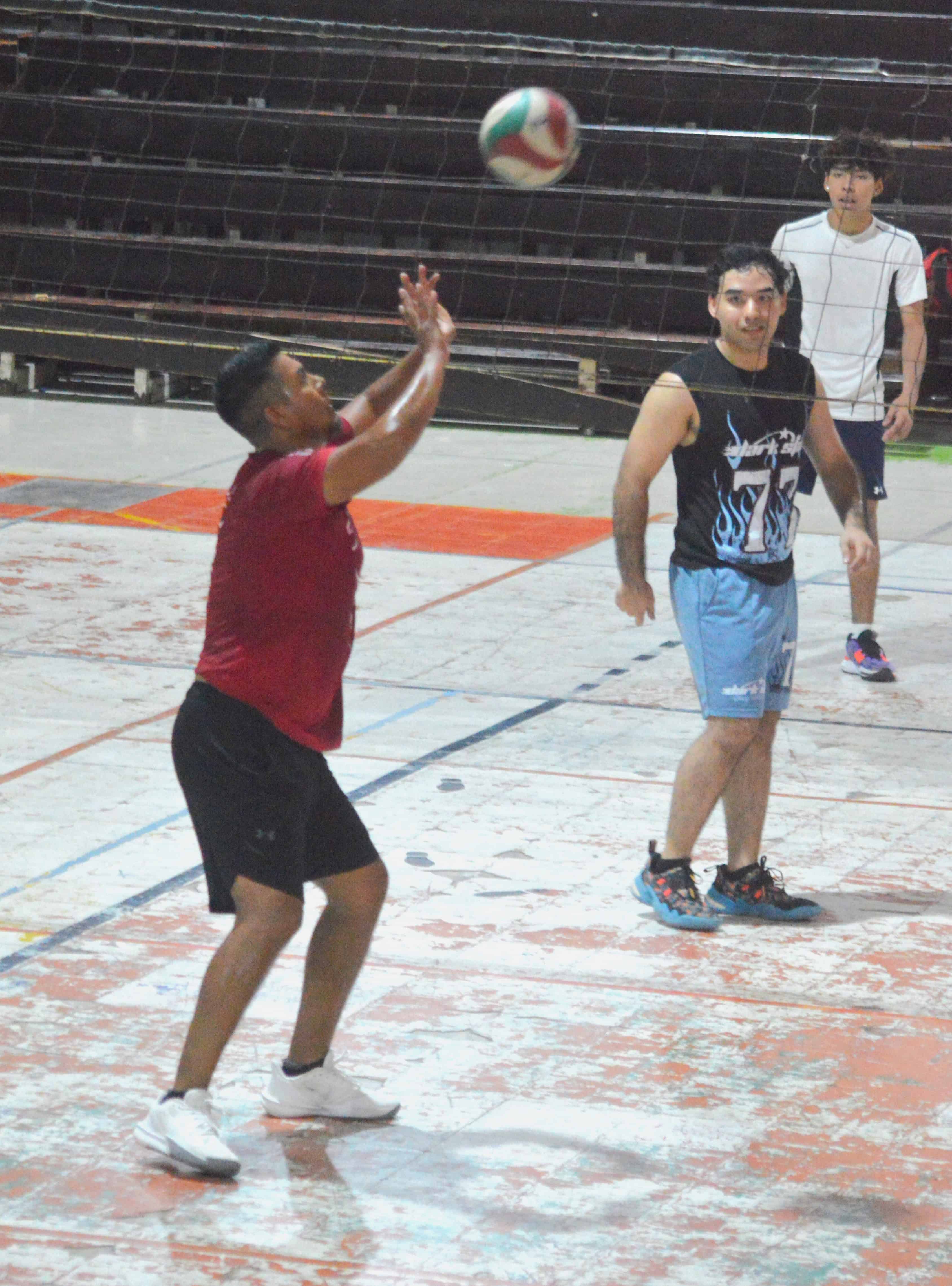 Los Plasencia y Truenos tambi&eacute;n triunfan en la jornada 26 de voleibol