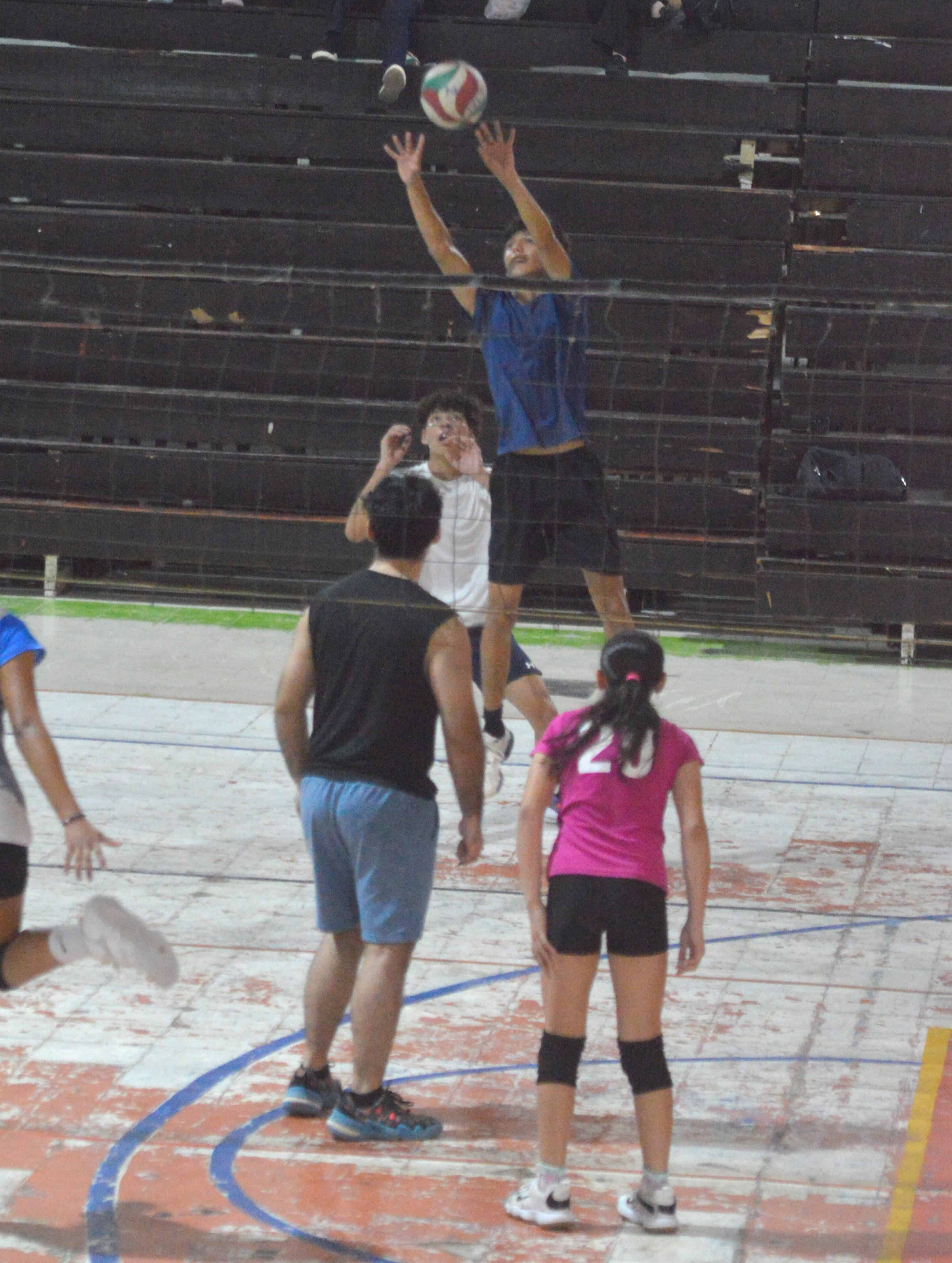 Los Plasencia y Truenos tambi&eacute;n triunfan en la jornada 26 de voleibol