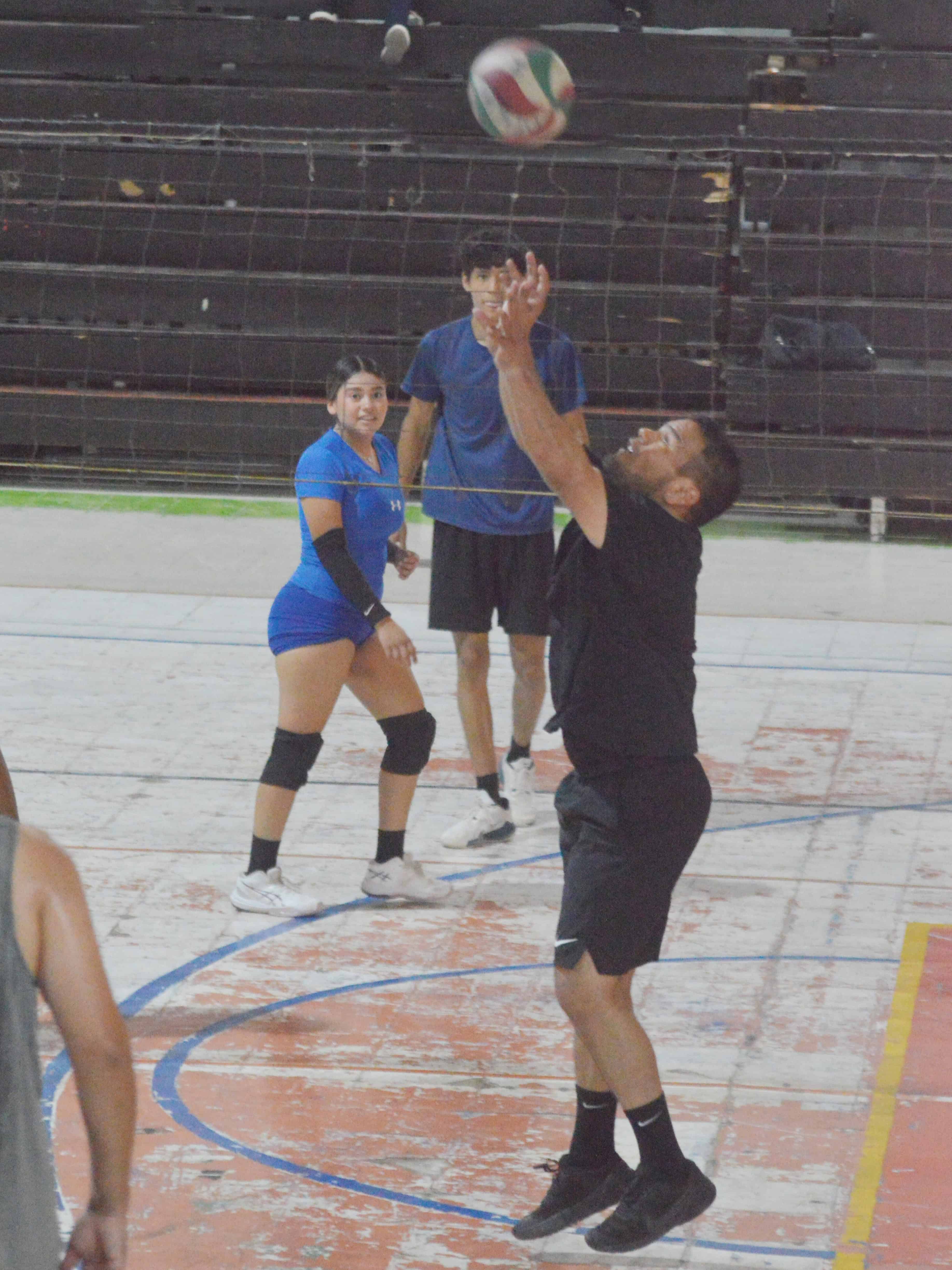 Los Plasencia y Truenos tambi&eacute;n triunfan en la jornada 26 de voleibol