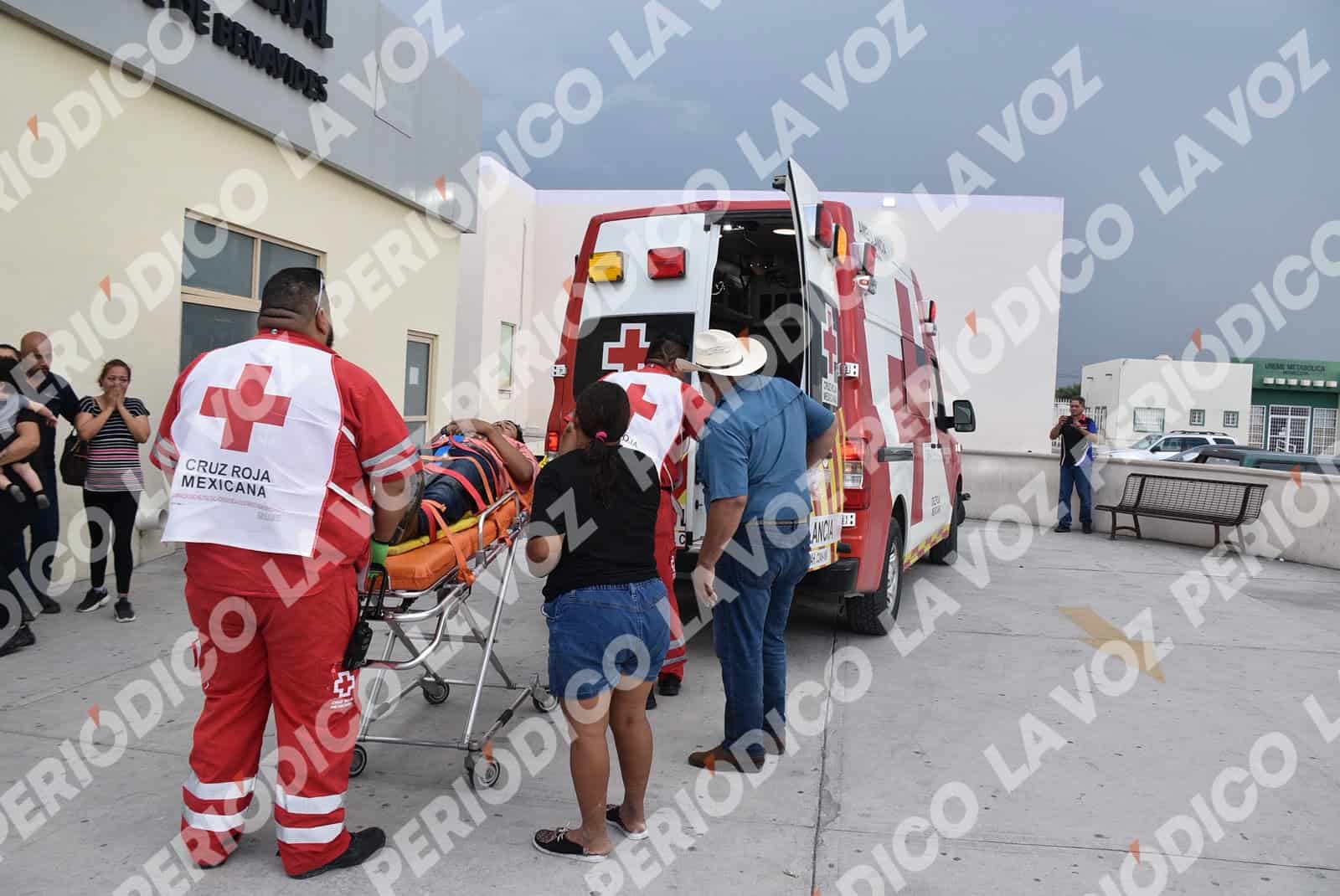 Camioneta volcada en Candela tras perder control por lluvia