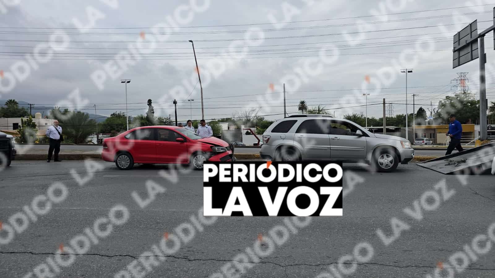 Conductor de Volkswagen Vento choca contra camioneta en Monclova