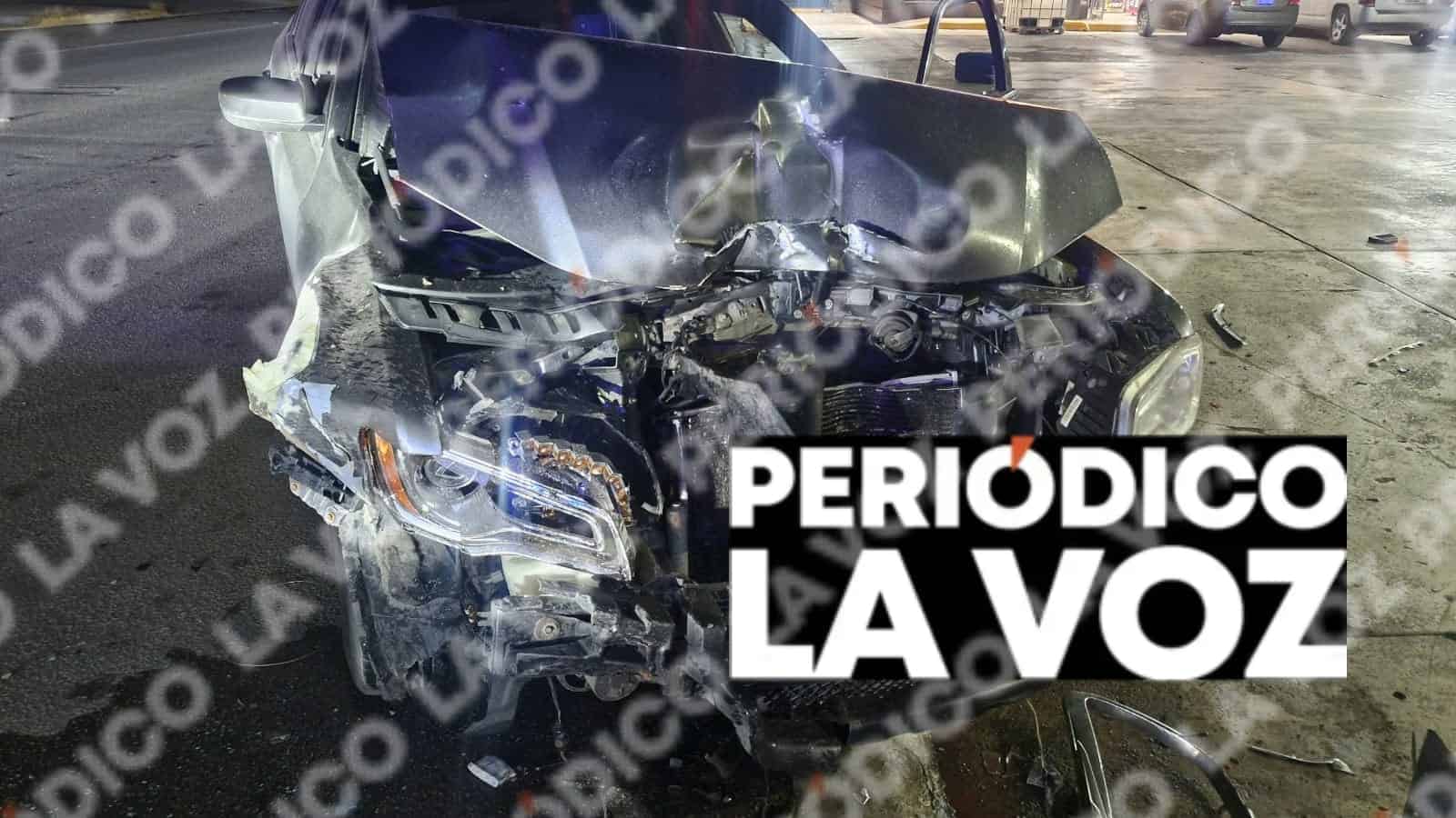 Ignora el alto y causa choque