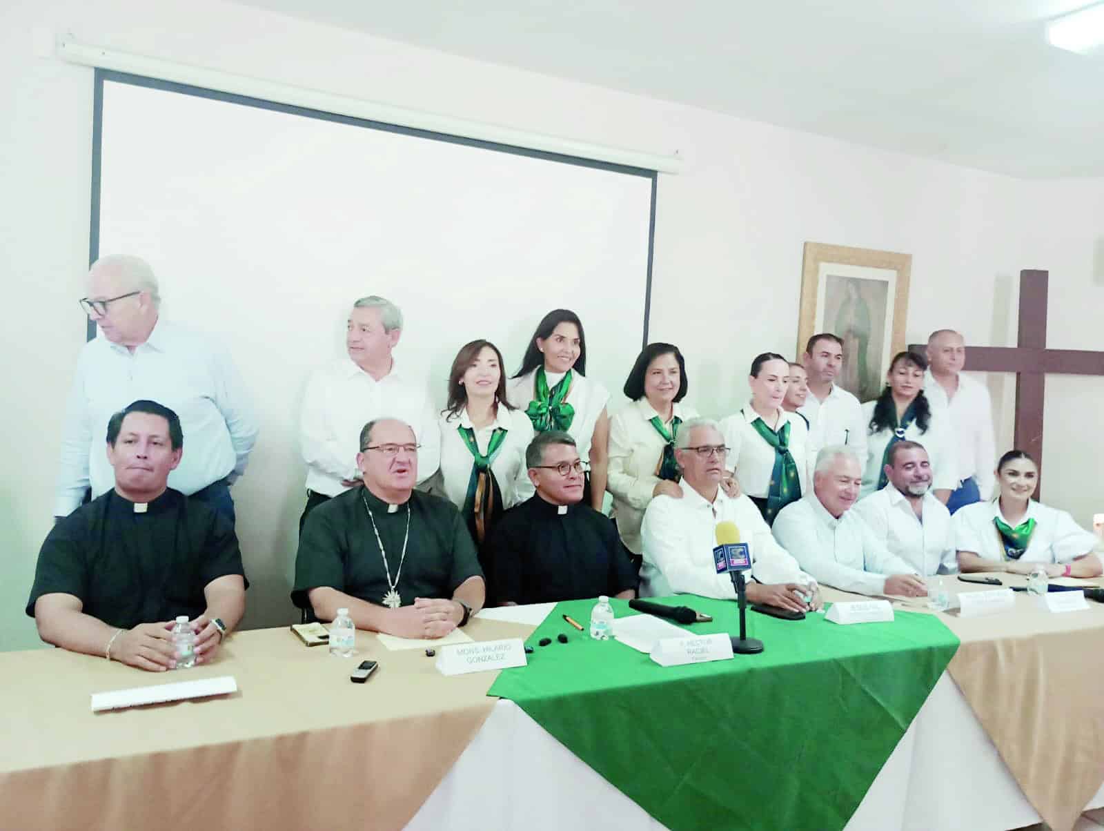Hilario González presenta proyecto de nuevas criptas en Monclova