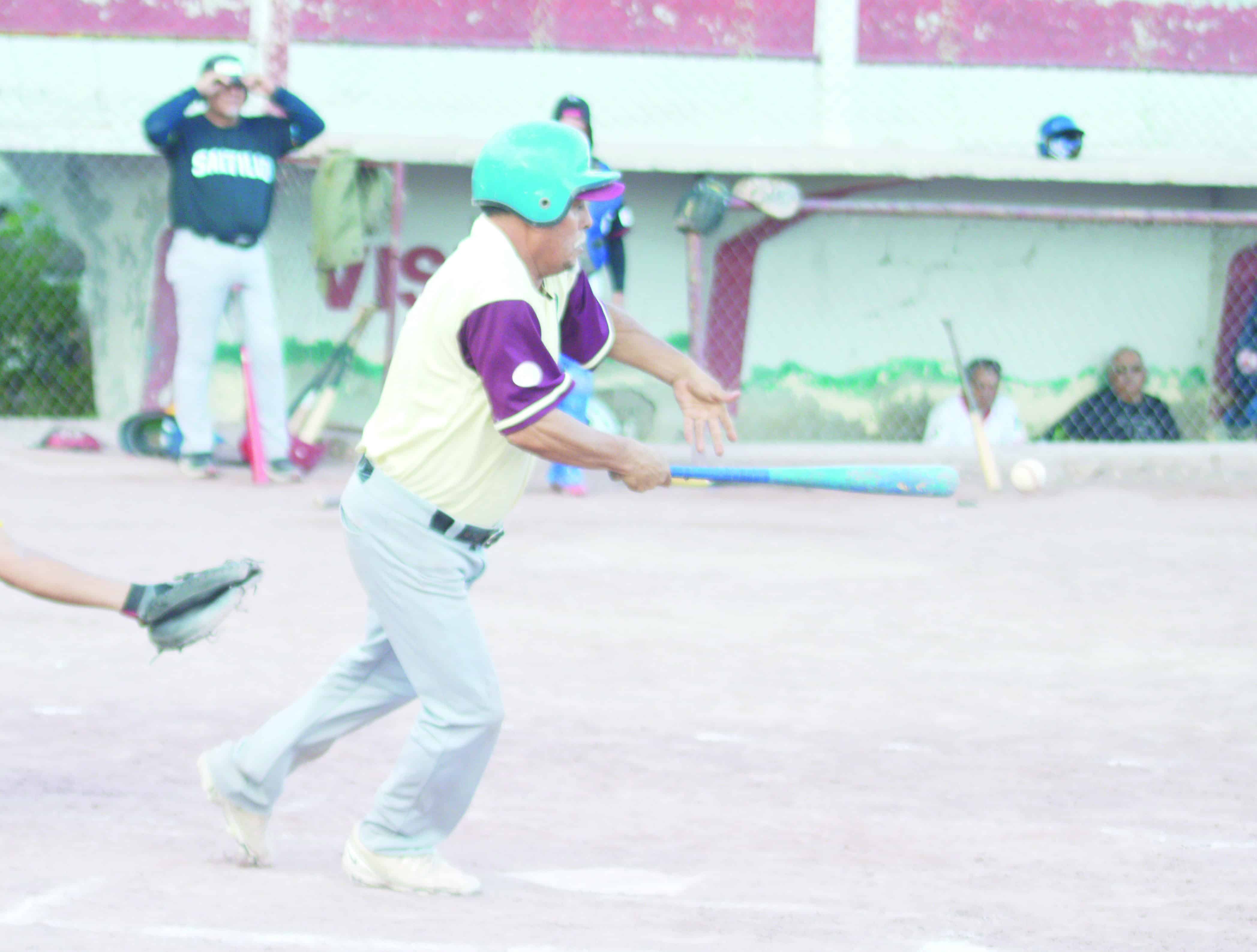 Potros vencen a Chicos Malos 10-4 en la Liga de B&eacute;isbol de Monclova
