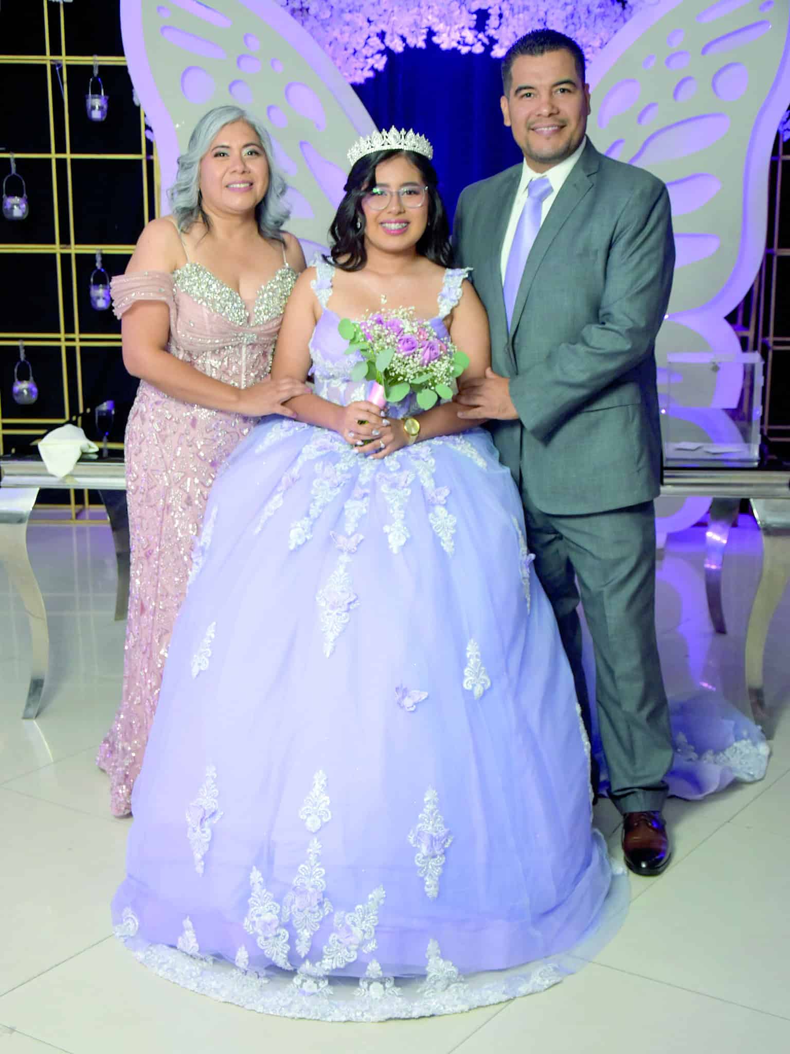 Ximena Leija celebra sus quince a&ntilde;os en elegante fiesta familiar