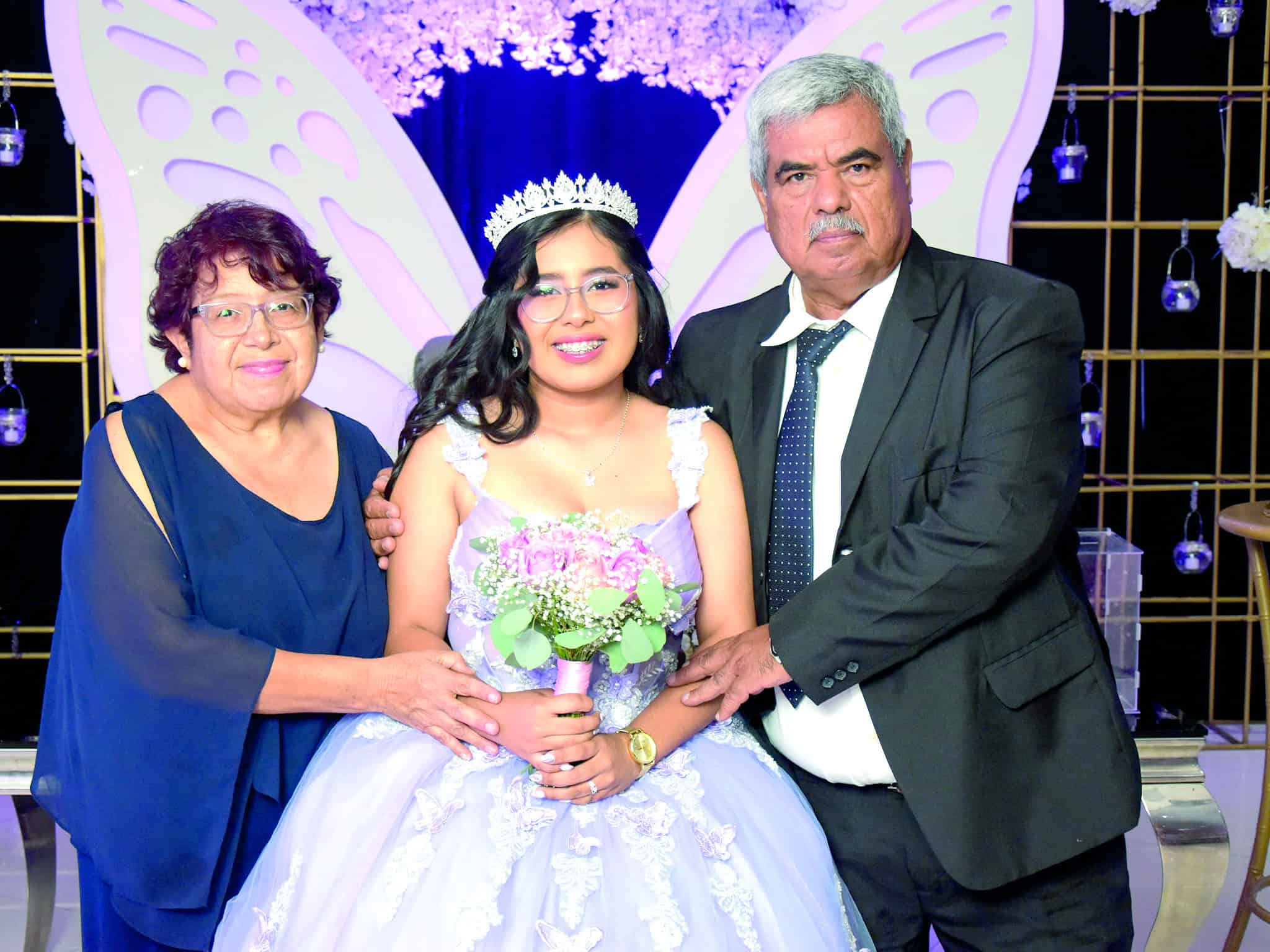 Ximena Leija celebra sus quince a&ntilde;os en elegante fiesta familiar