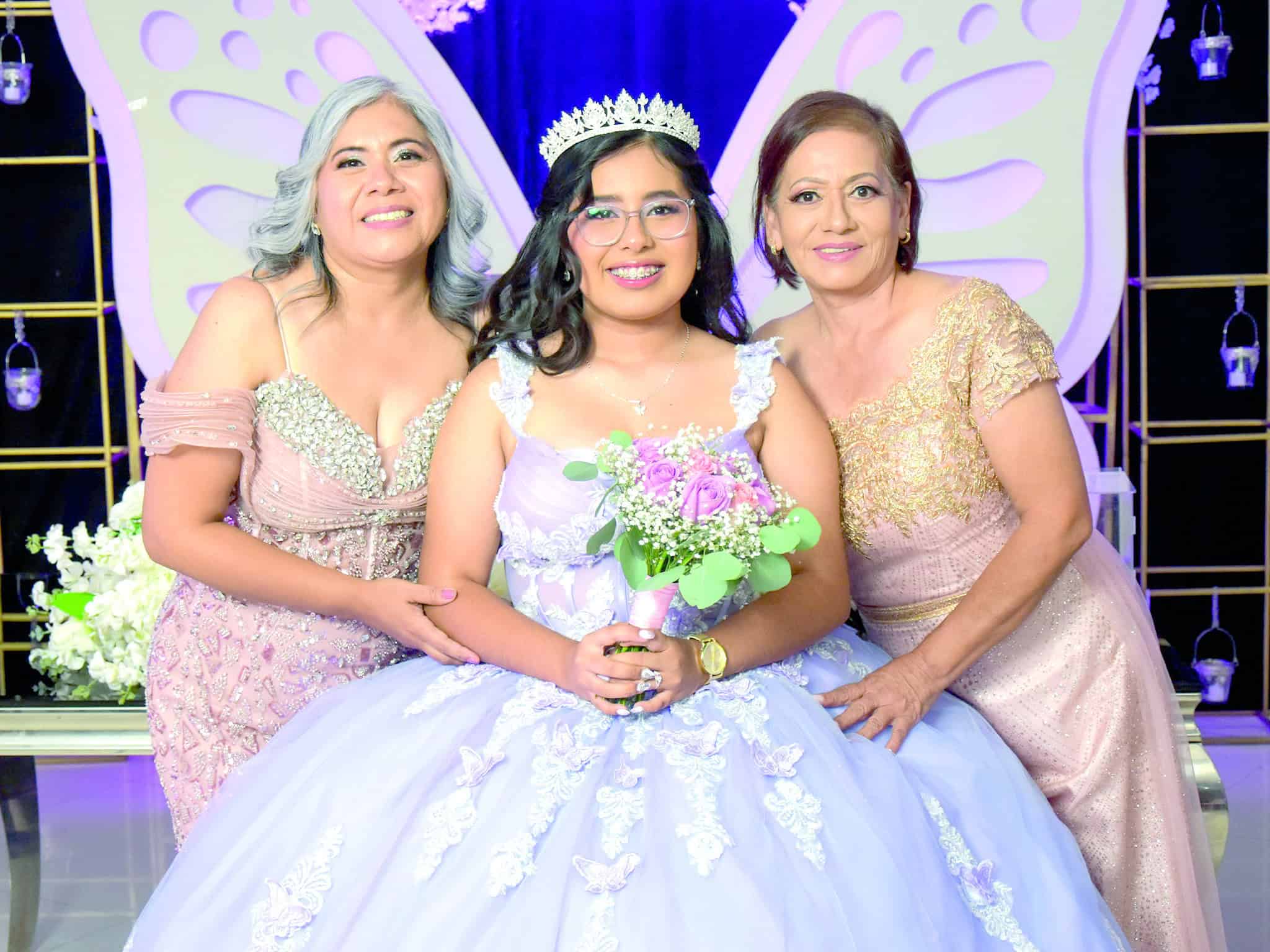 Ximena Leija celebra sus quince a&ntilde;os en elegante fiesta familiar