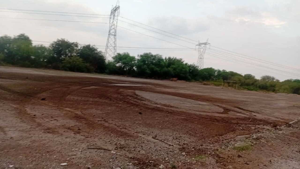 Dañan con vehículo campo de fútbol Las Torres en Napoleón