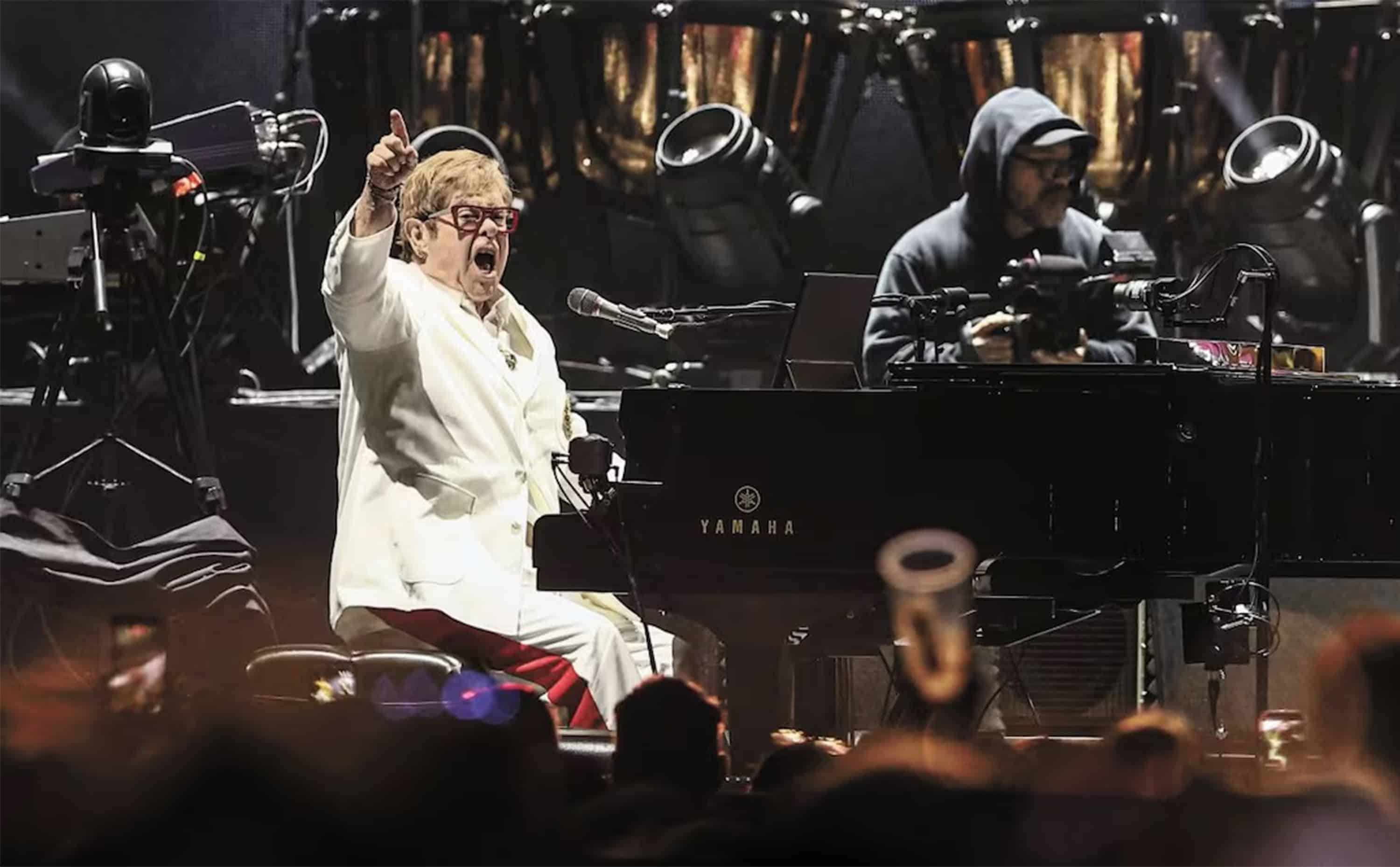 Elton John regresa a México con concierto cargado de nostalgia y celebración