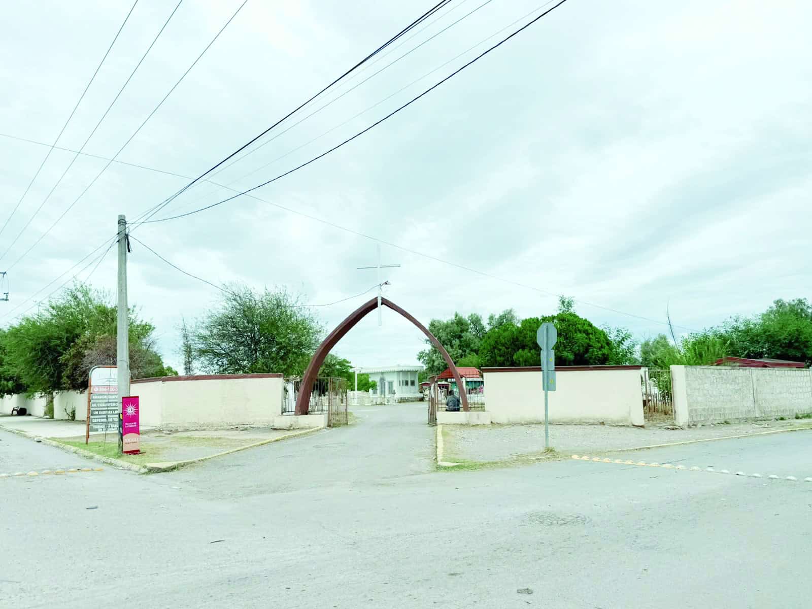 Comerciantes locales se registran en Panteón San Fernando para Día de Muertos Comerciantes locales se registran en Panteón San Fernando para Día de Muertos