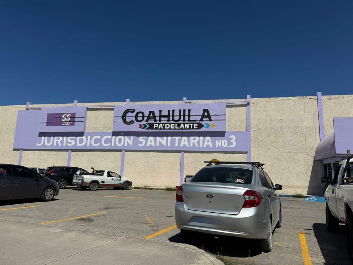 Brigada de salud gratuita en Sabinas: Carlos Jiménez Villarreal atiende a la comunidad