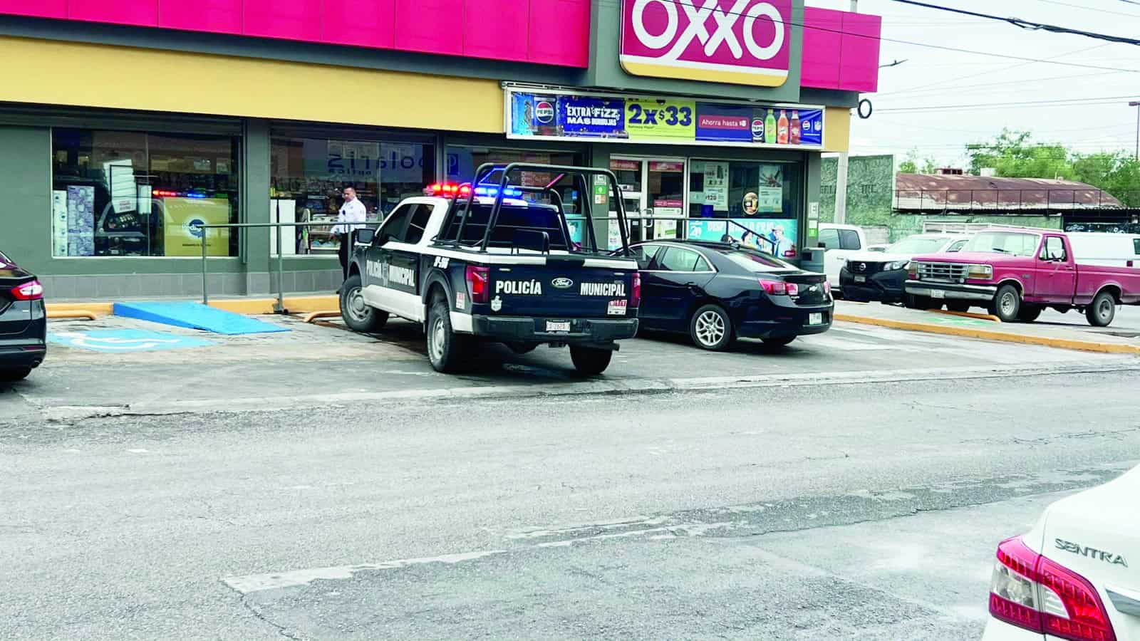 Asalta tienda y escapa en taxi